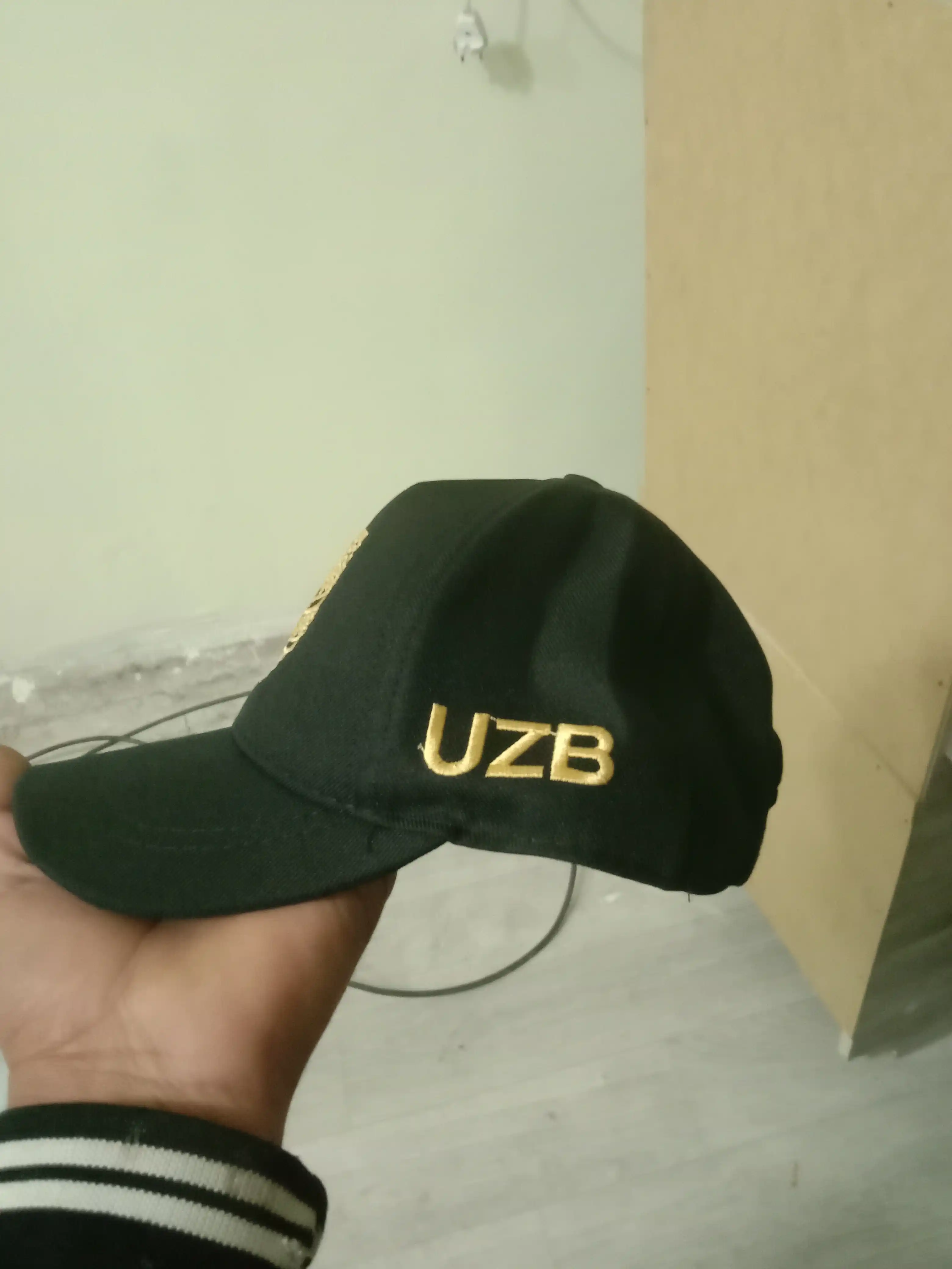 Universal kepka beysbolka