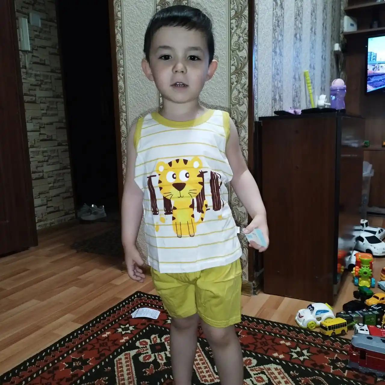 O‘g‘il bolalar uchun to‘plam, bolalar maykasi va shortiklari
