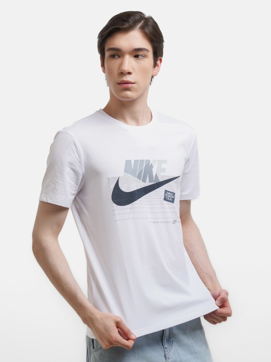 Qisqa yengli sport futbolkasi