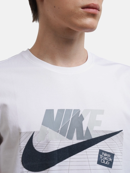 Qisqa yengli sport futbolkasi
