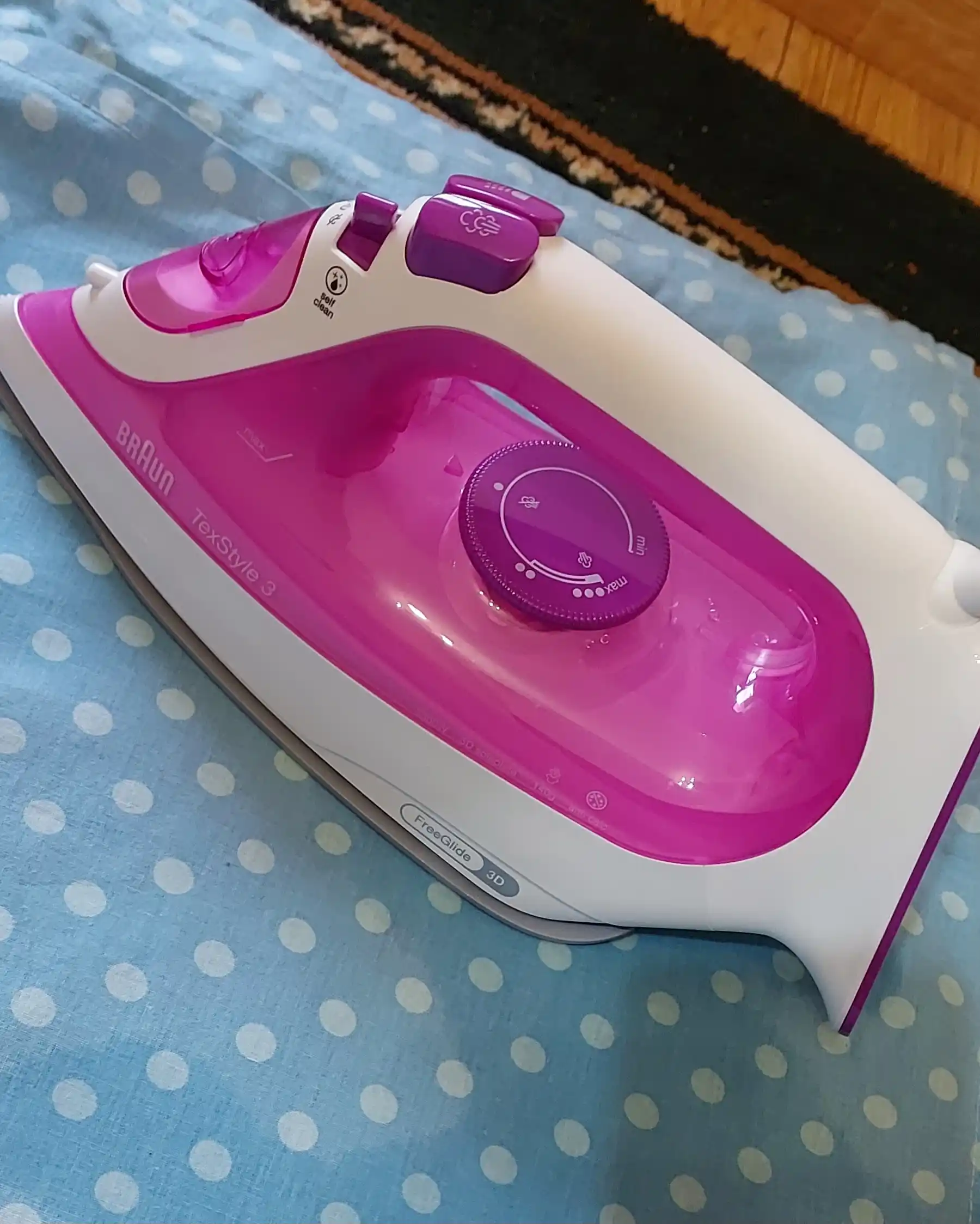 Dazmol Braun SI3030PU TexStyle 3, bug'li, 2300 Vt, keramik taglik, 140 g/min bug'