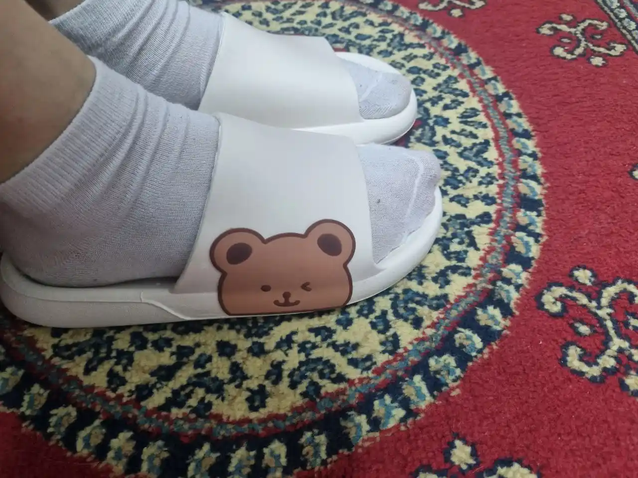 Ayollar Crocs, yozgi flip-floplar, oq va qora shiferlar