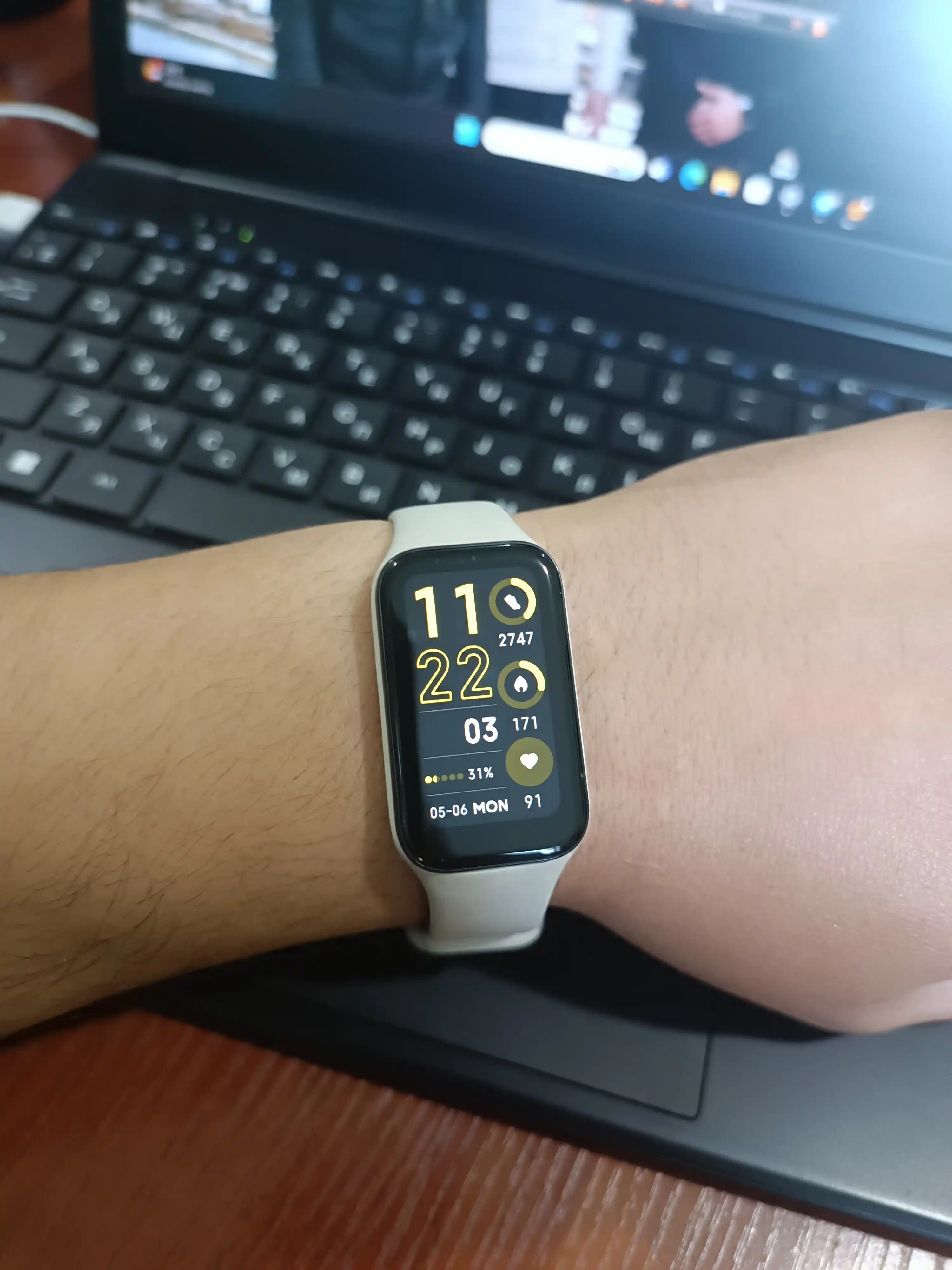 Fitnes bilaguzugi Xiaomi Redmi Smart Band 2, soat bilan