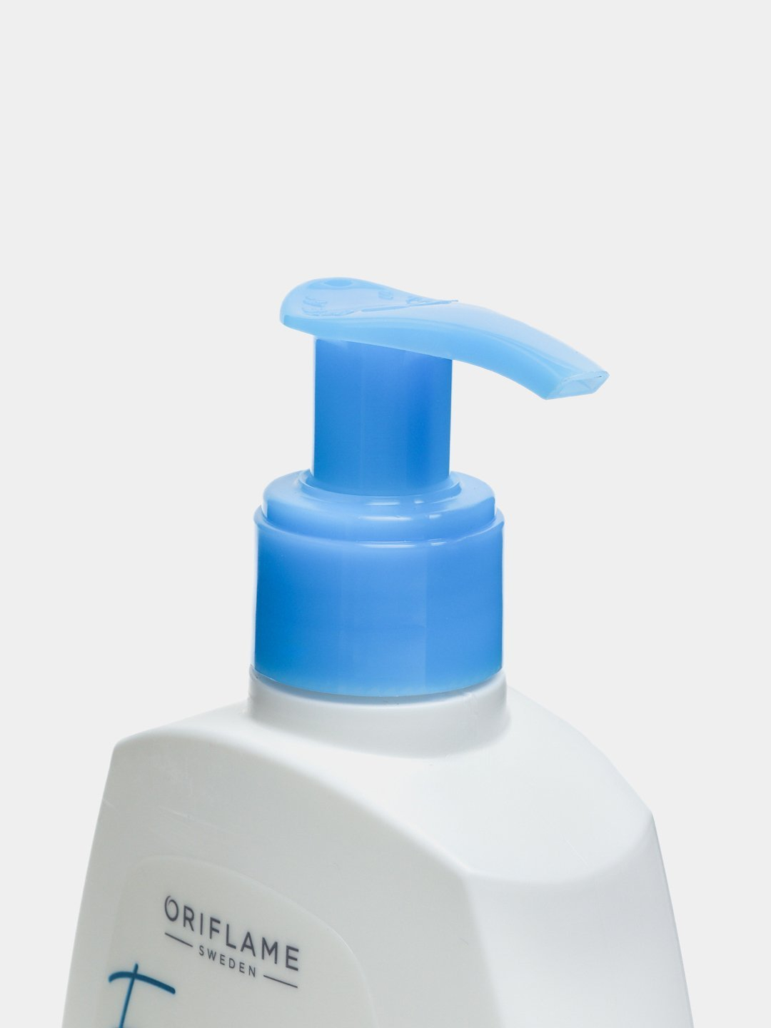 Tuzoq qizlar porno video Erkaklar olomon xotinning mushukiga kiradi