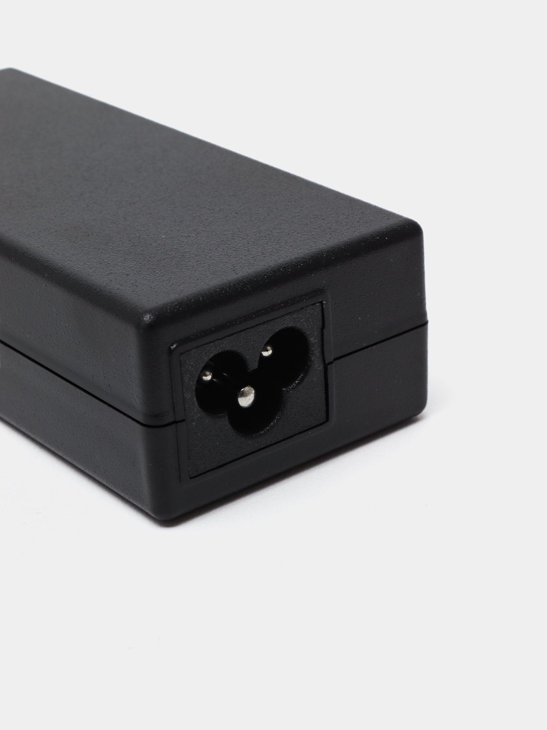 Quvvatlovchi ASUS, 19 V, 3.42 A, 65 Vt, uchi o'lchamdagi ingichka shteker: 4.0 * 1.35 mm