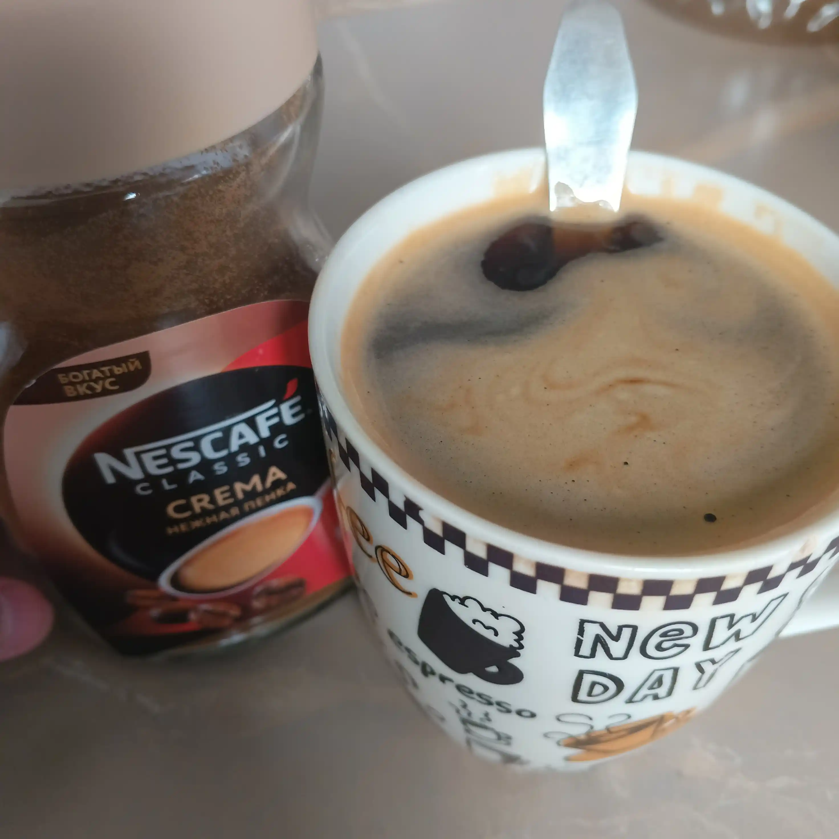 NESCAFÉ Classic Crema qahva tabiiy eriydigan kukuni, 95 g