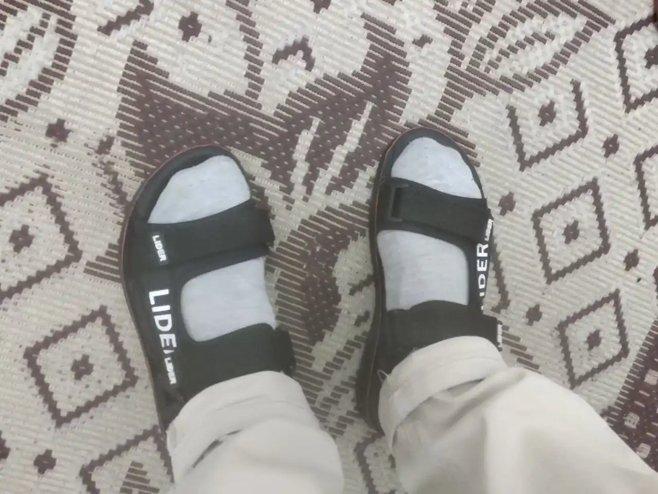 Erkaklar uchun sandallar