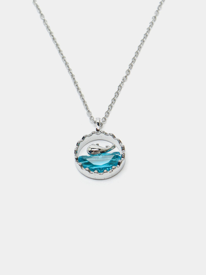 Bo'yin uchun zargarlik zanjiri, marjon bilan "Delfin-kit", "Samolyot"
