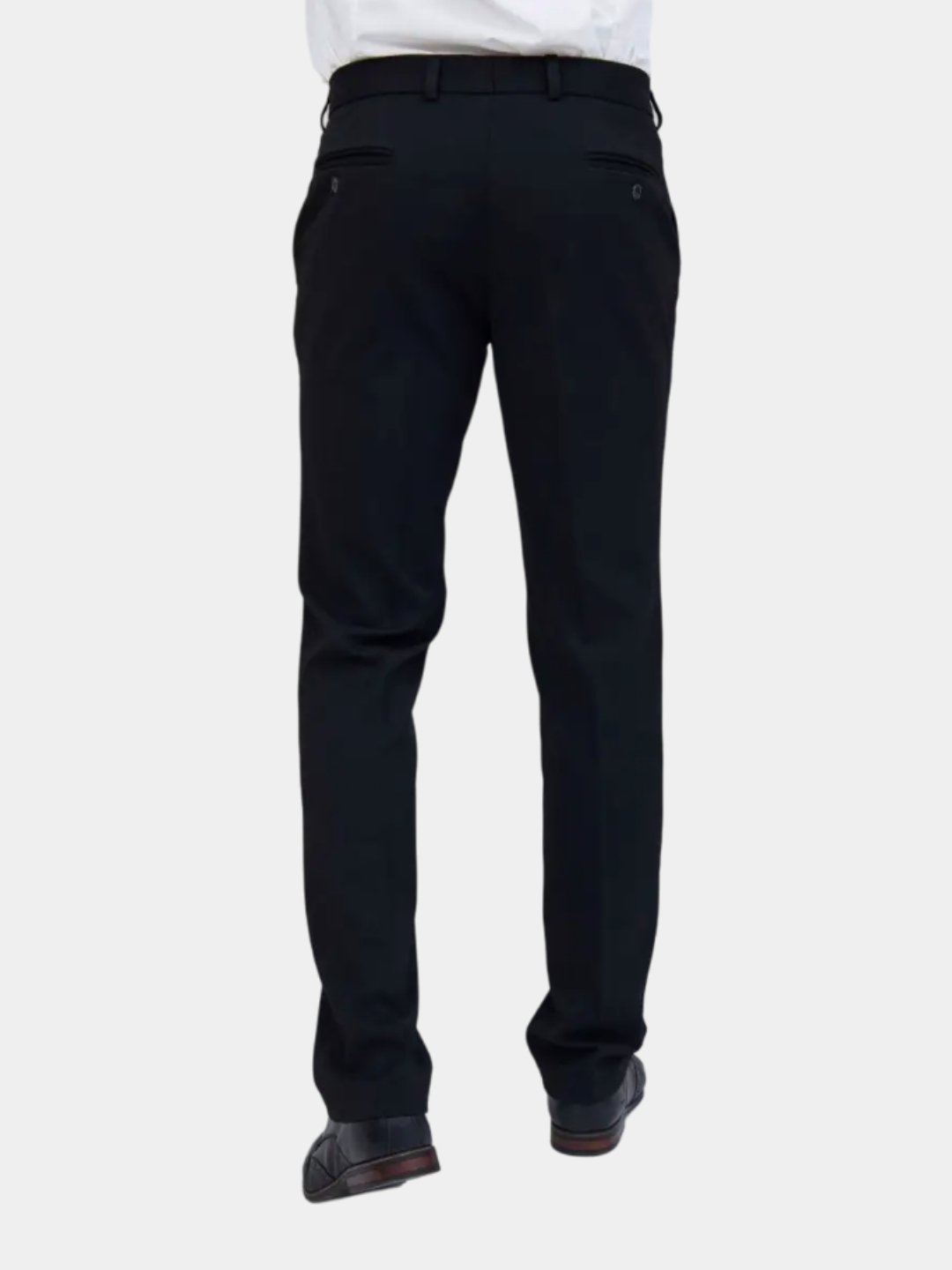 Oyoqlari orasidagi ulkan xoroz bilan ajoyib Kelli Madison