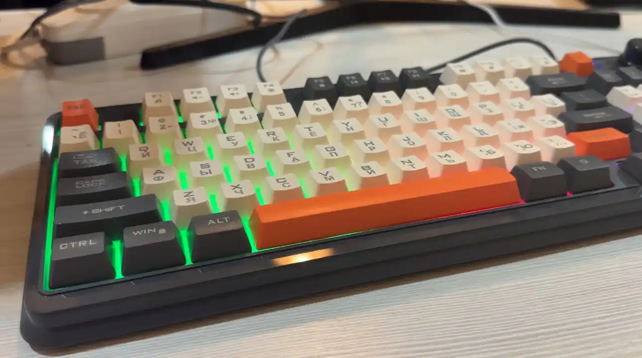 Simli klaviatura, o'yin membranasi jim Xunfox k82 o'yin