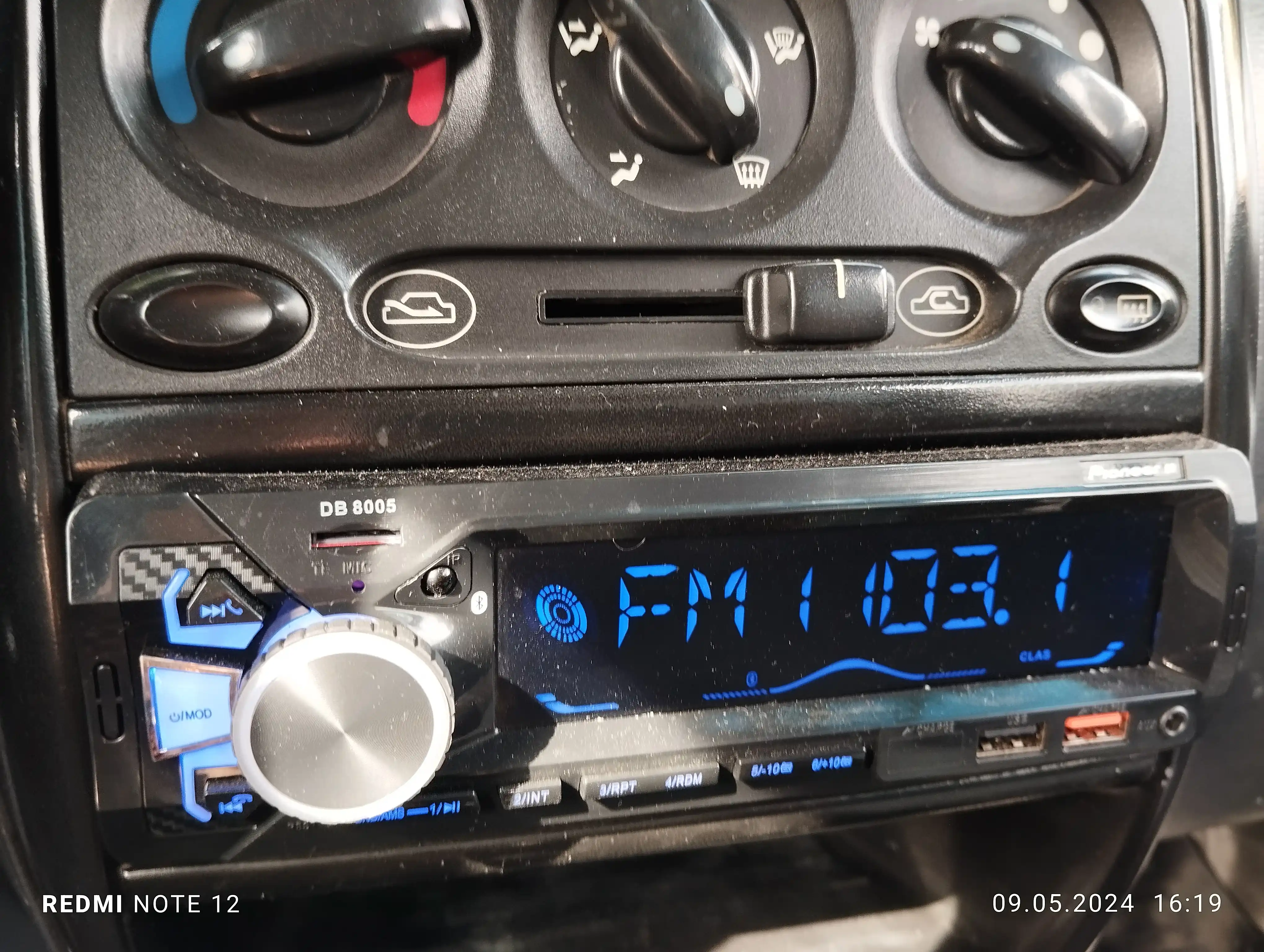 Автомагнитола MP3-плеер Pioner Bluetooth USB AUX FM Y-GOLD 1747