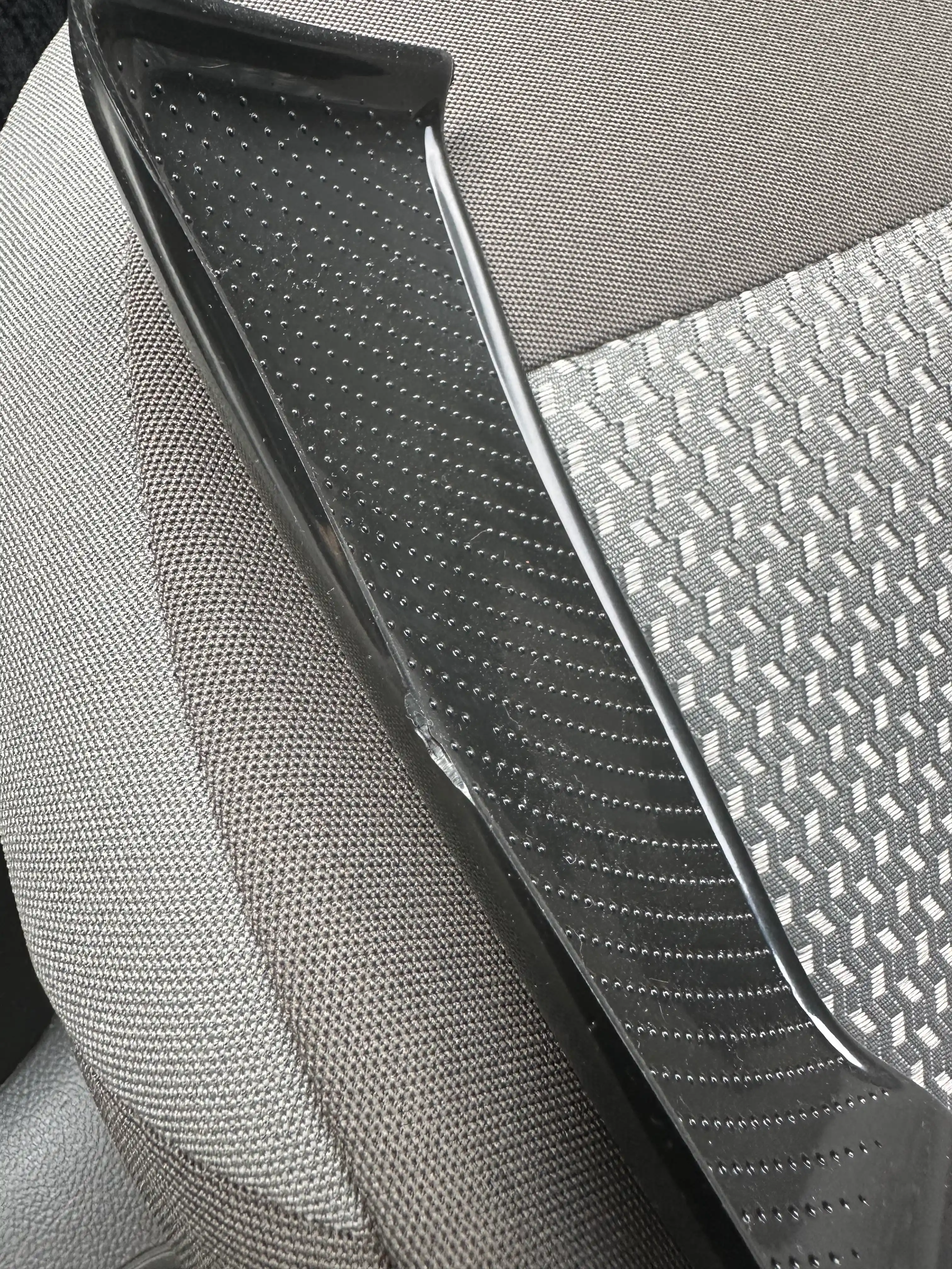 Torpedaga va konsolga rezinali gilamlar to'plami Сobalt, Spark, Damas, Gentra/Lacetti