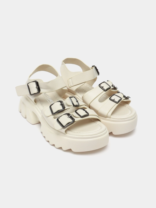 Bej rangli sandallar platformada - 