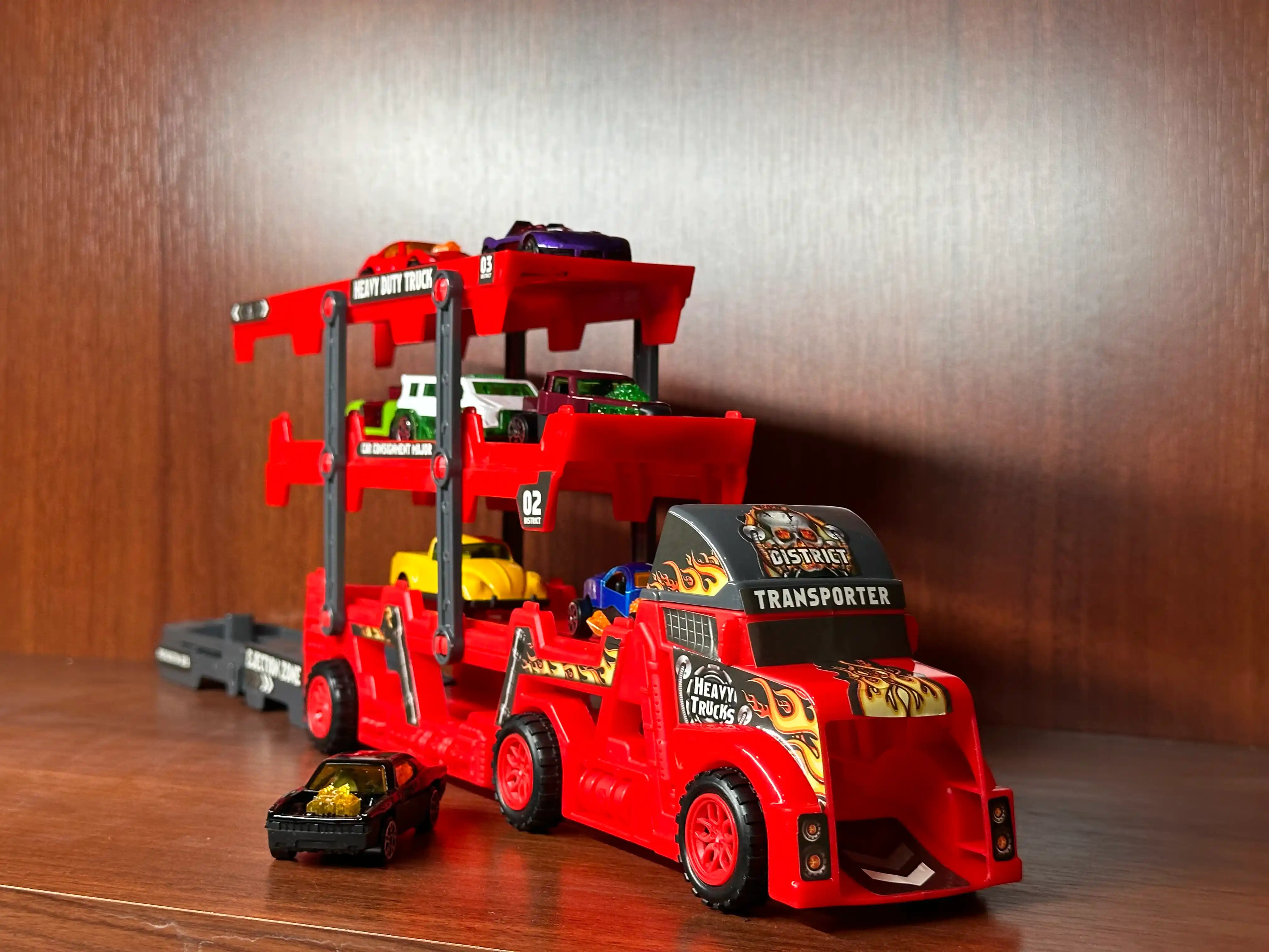 Hot Wheels metall mashinachali avtovoz, katapultali, 8 dona + gilamcha shahar