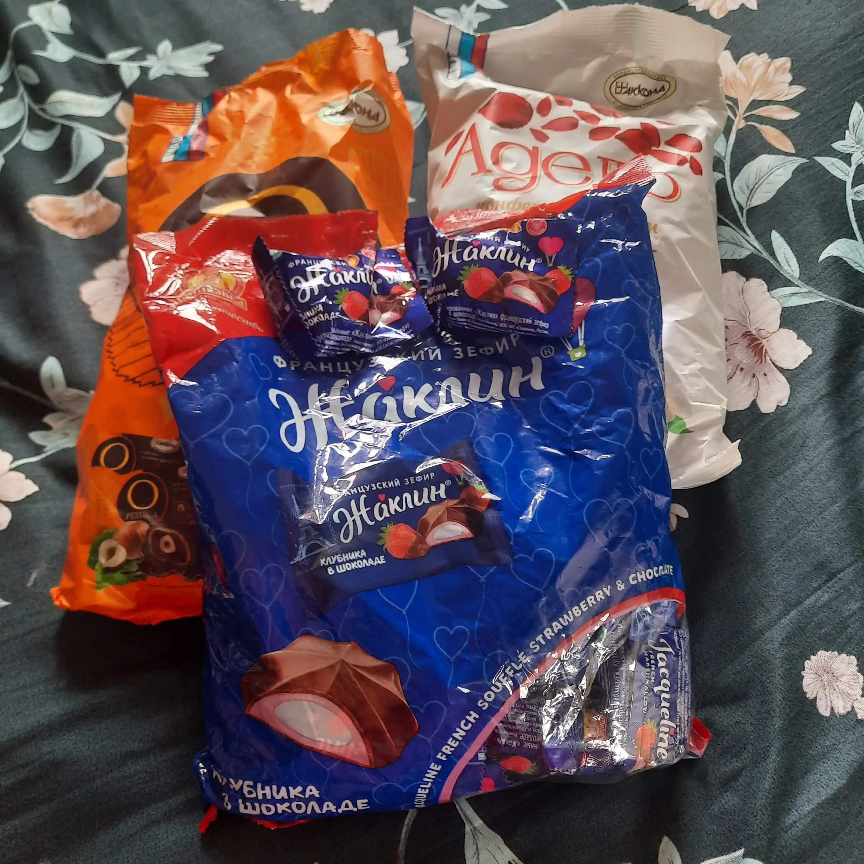 Slavyanka - Жаклин shokolad va qulupnay bilan qoplangan xushbo'y fransuz zefiri, 1 kg