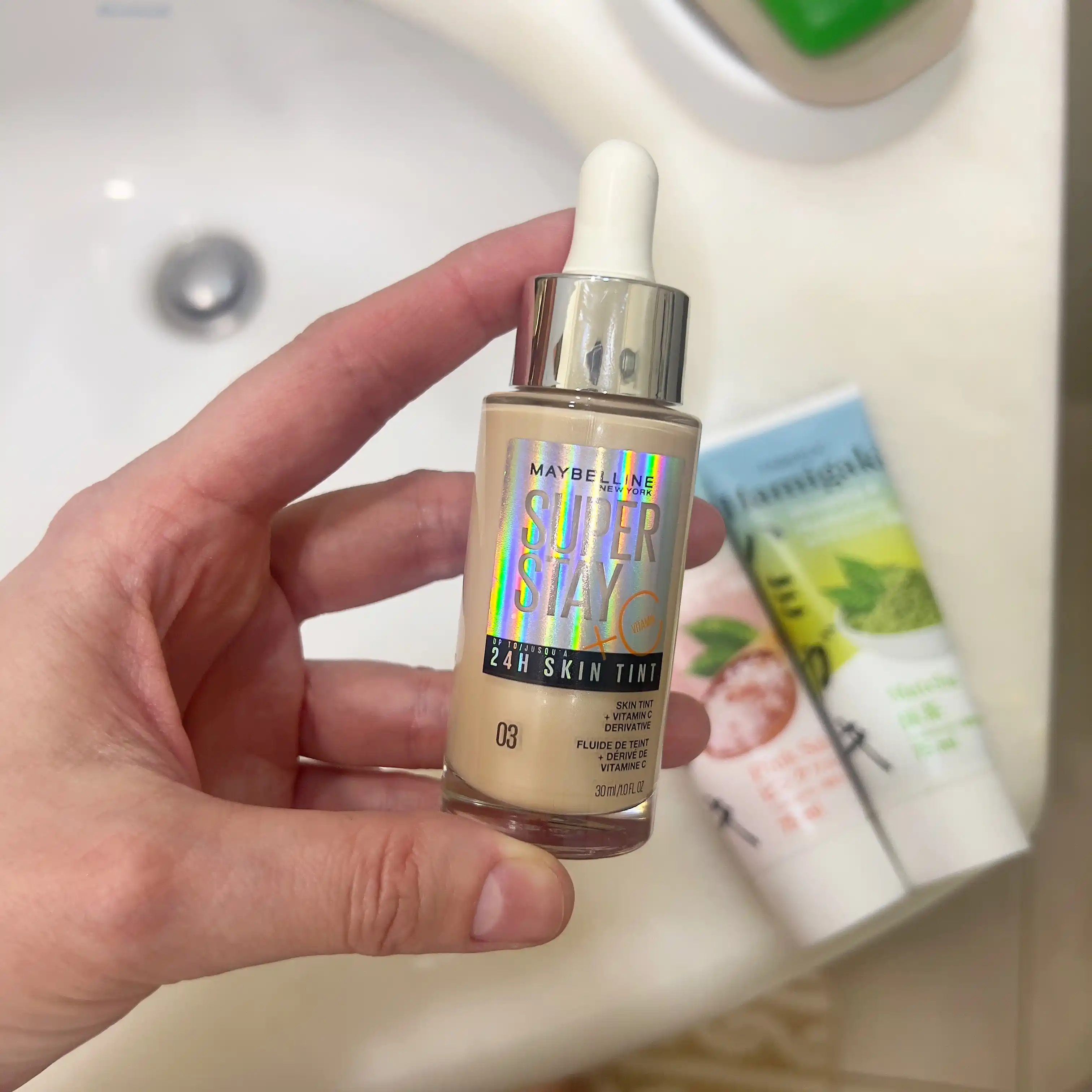 Тональная сыворотка для лица Maybelline New York Super Stay 24h, с витамином С, тон 03