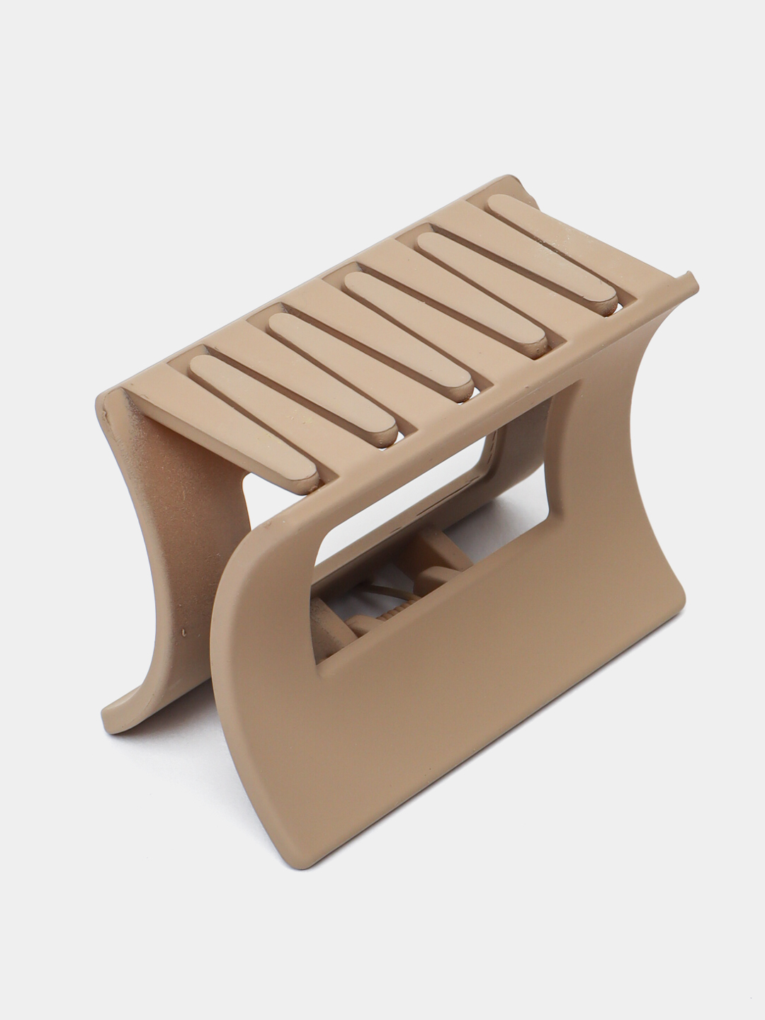 Orqadan sargish qizlar