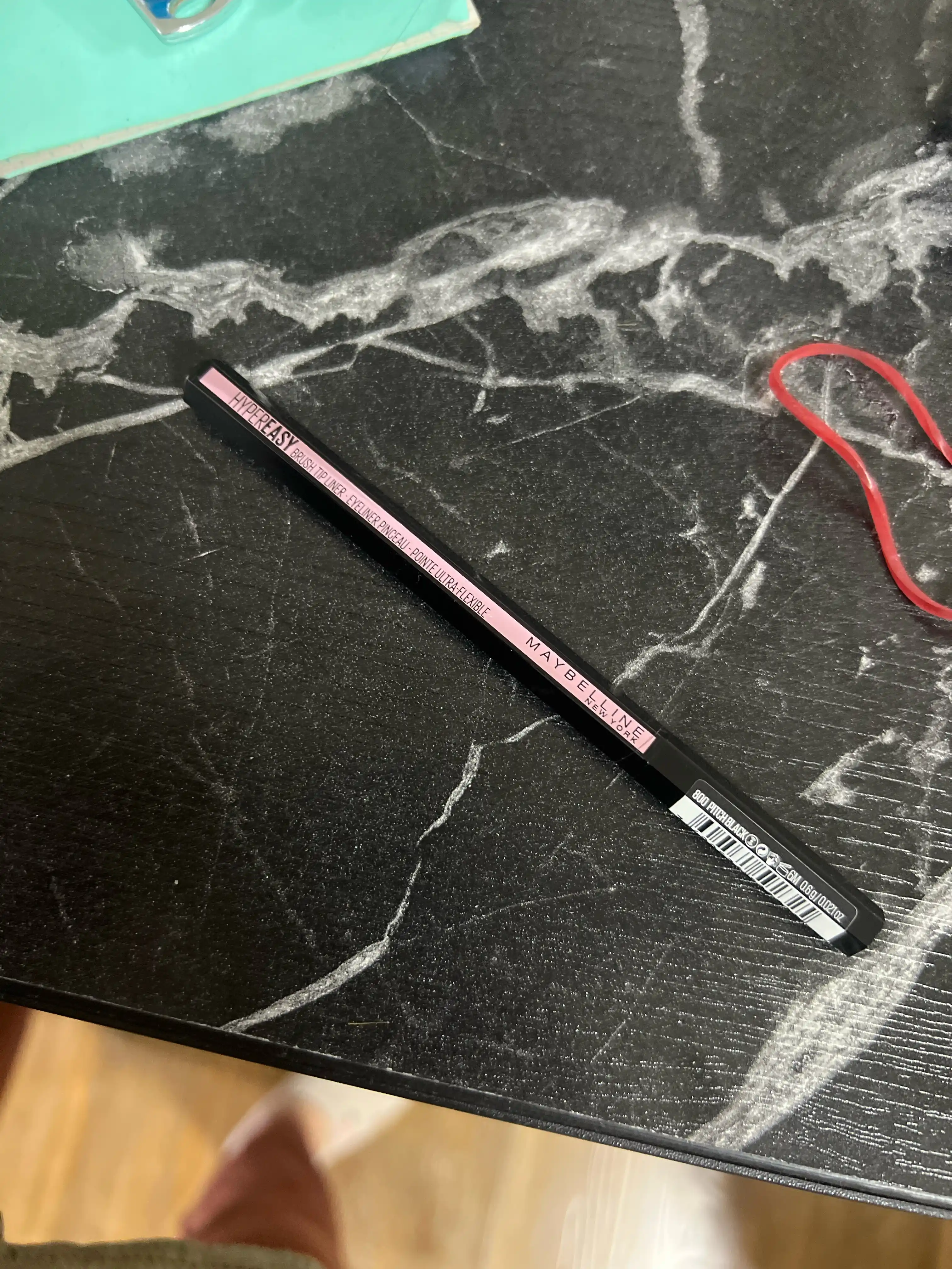 Ko'z uchun podvodka Maybelline New York Hyper Easy, rang 80 qora