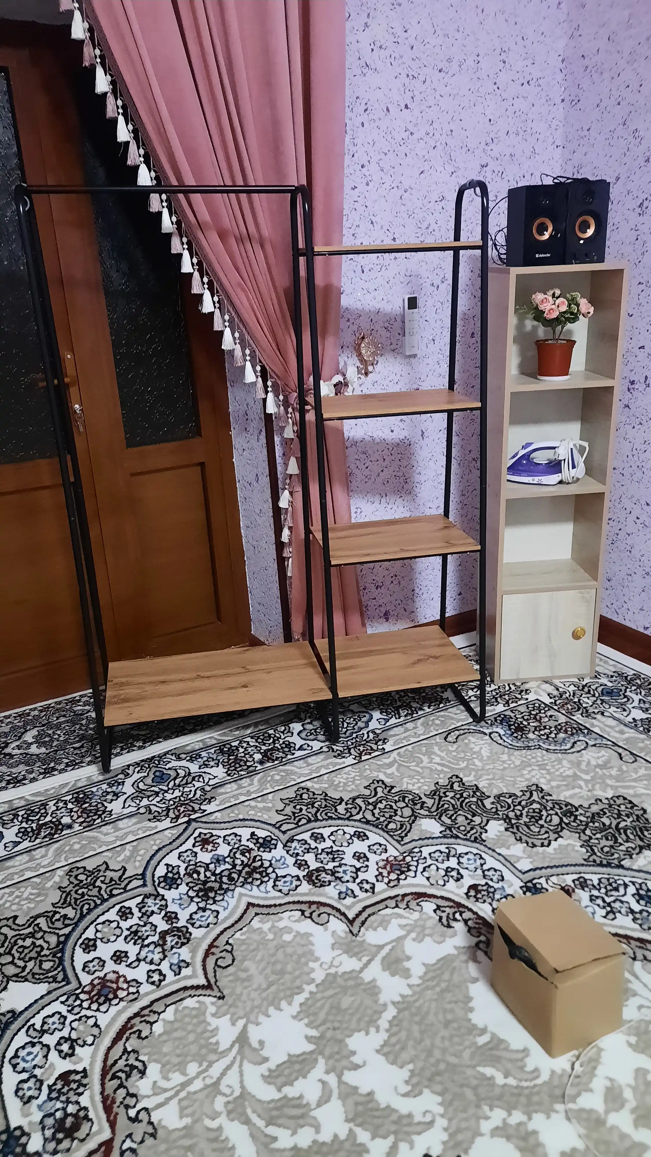 Javon, tokchali garderob tizimi kiyim uchun, skandinaviya uslubi