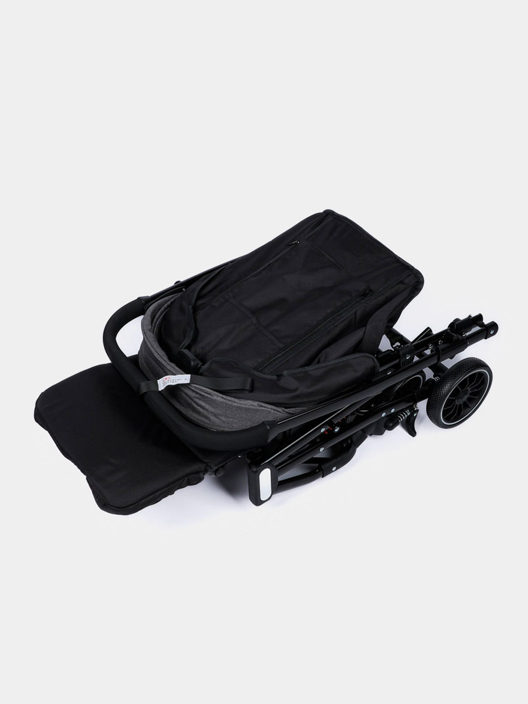 Bolalar aravachasi bilan ovora Bolalar aravachasi bilan ovora