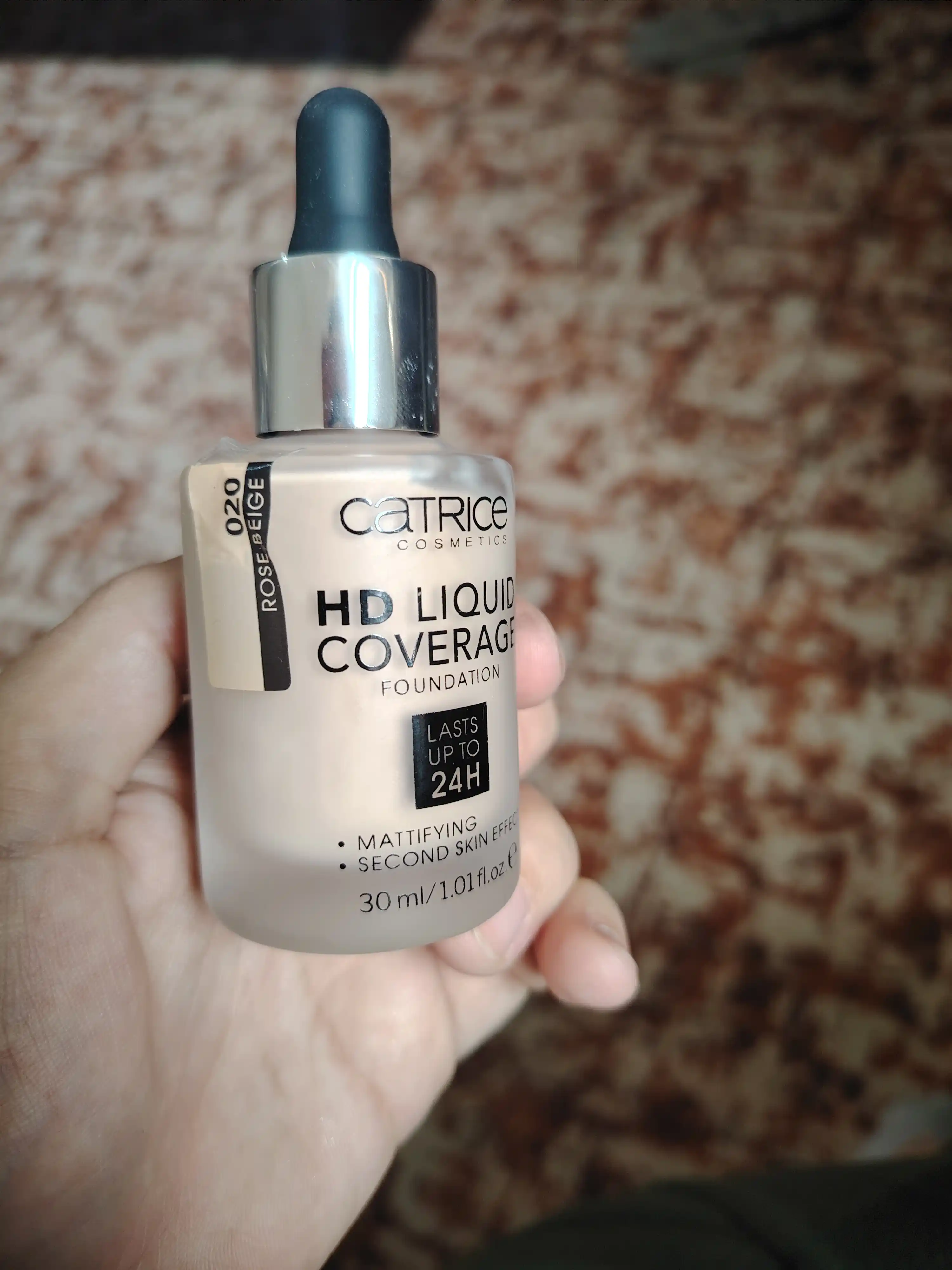 Tonal krem, suyuq asos, teri rangini tekislaydi, yuqori chidamlilik, 30 ml