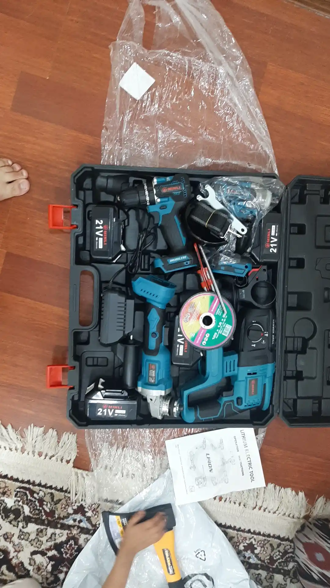 Akkumulyatorli to'plam, 4 tasi 1 da, perforator, shurupburagich, gaykaburagich, bolgarka