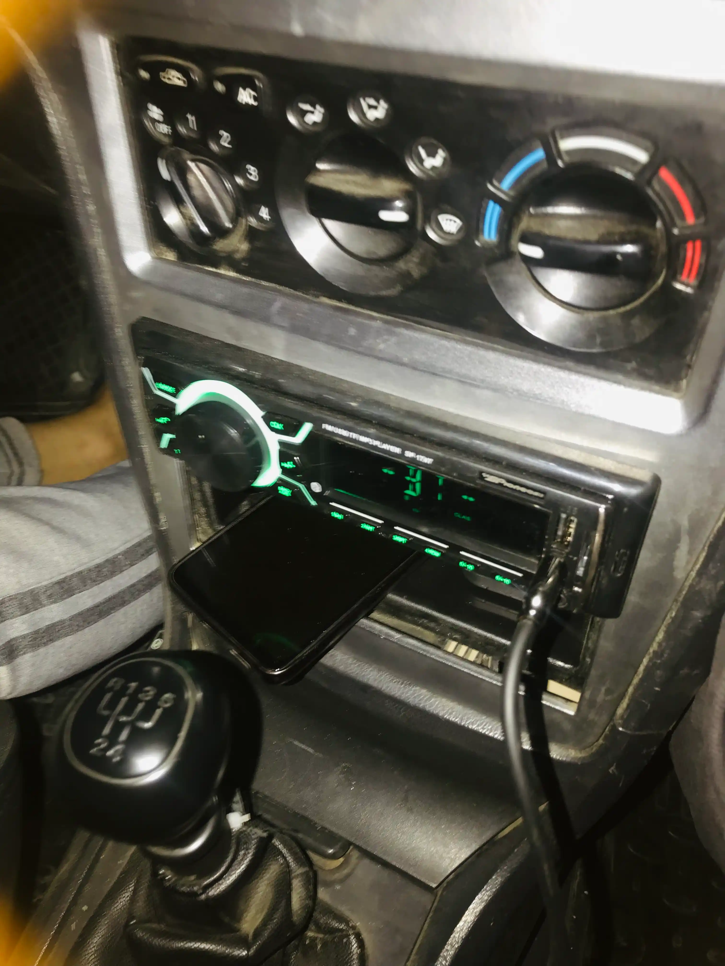 Автомагнитола MP3-плеер Pioner Bluetooth USB AUX FM Y-GOLD 1747