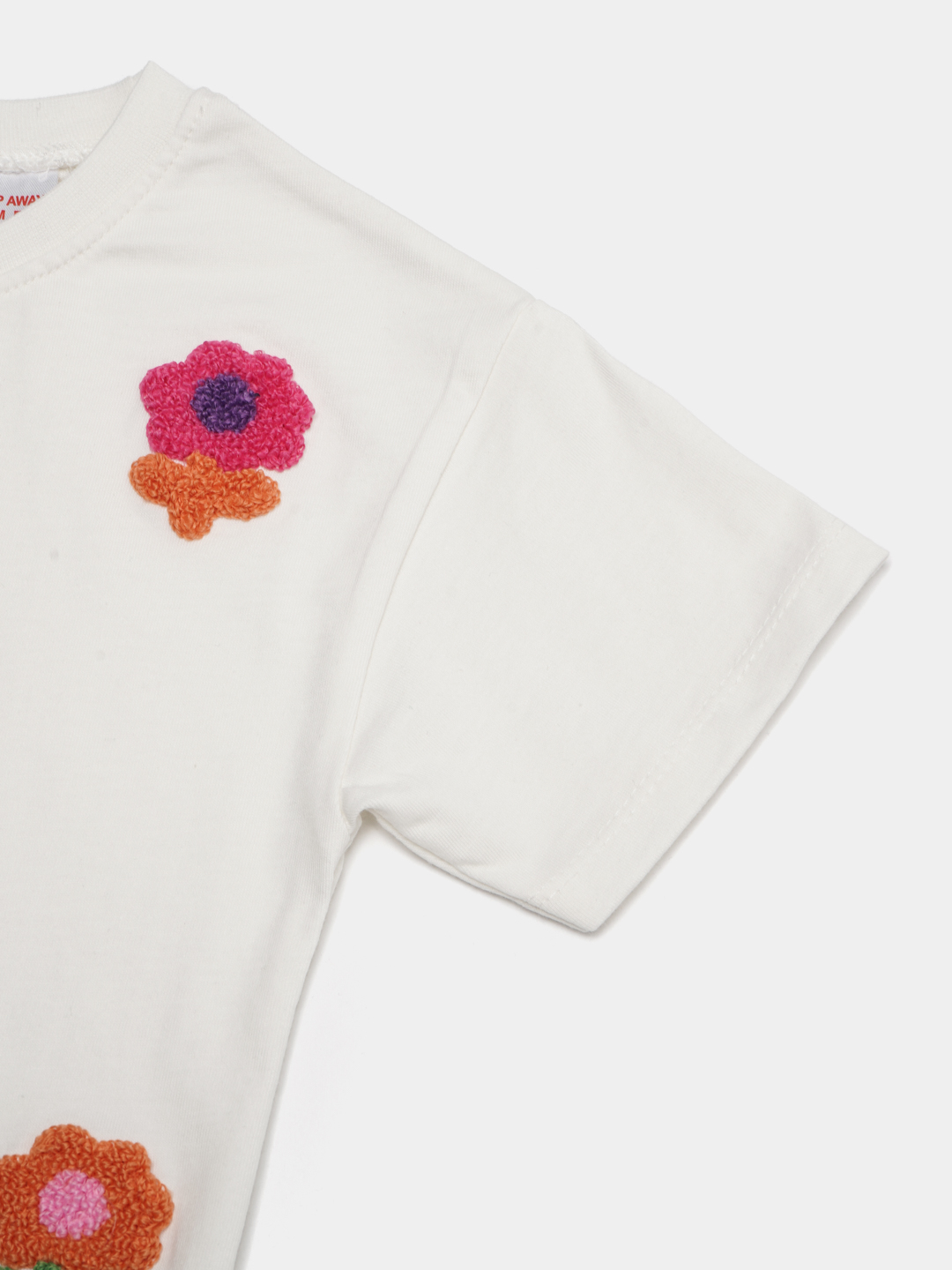 Yosh, nozik va jozibali qizlar Yosh, nozik va jozibali qizlar