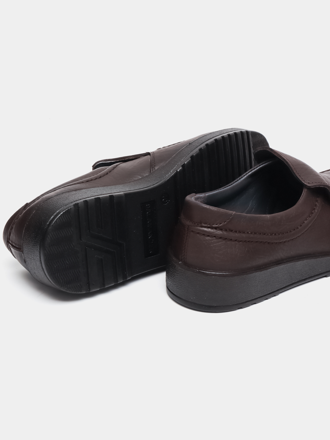 Pastdan korilgan etuk mushukning fotosurati Amalia 11 bilan porno tomosha qiling