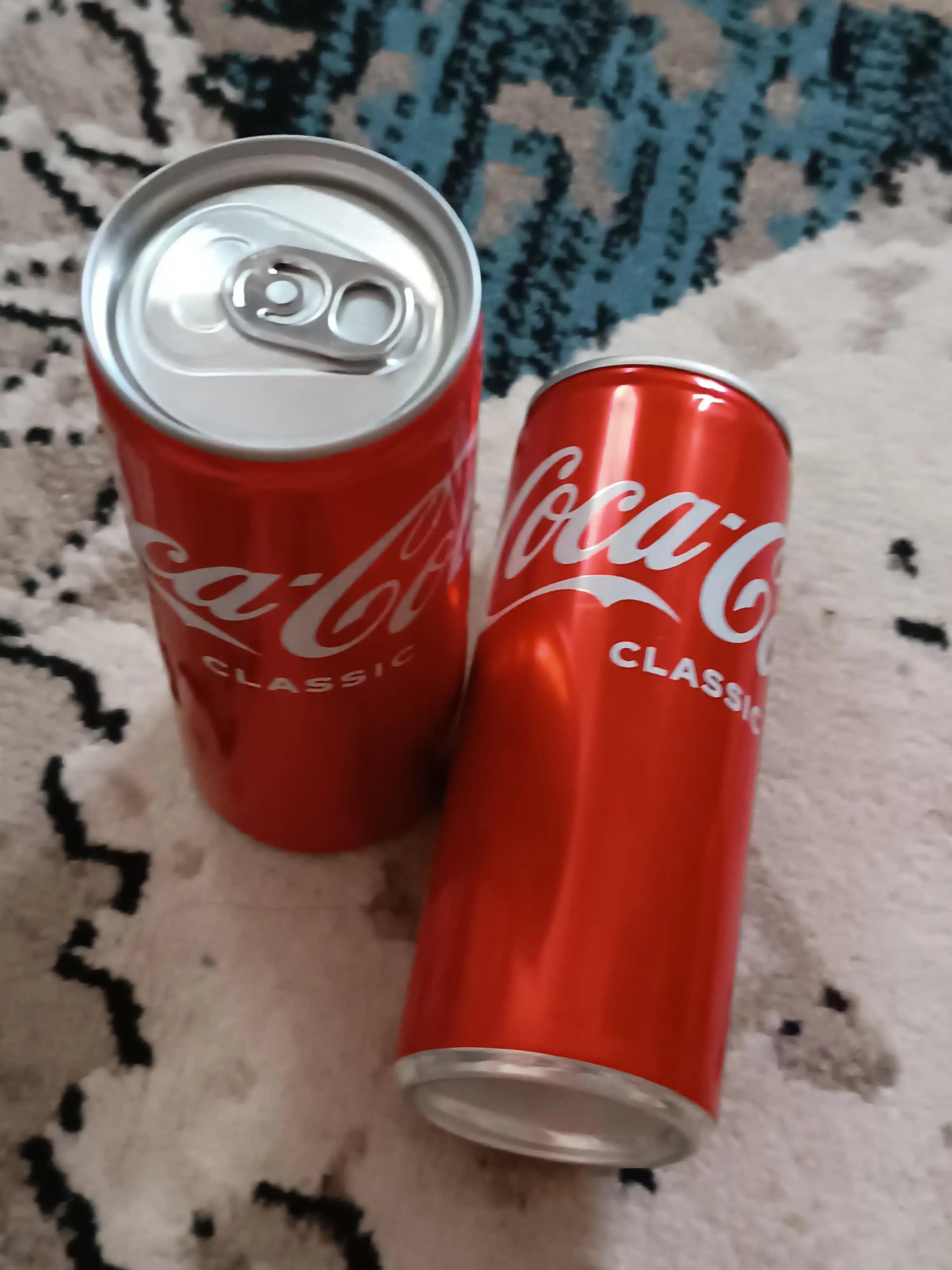 Gazlangan ichimlik Coca - Cola ichimligi, 250 ml, temir banka