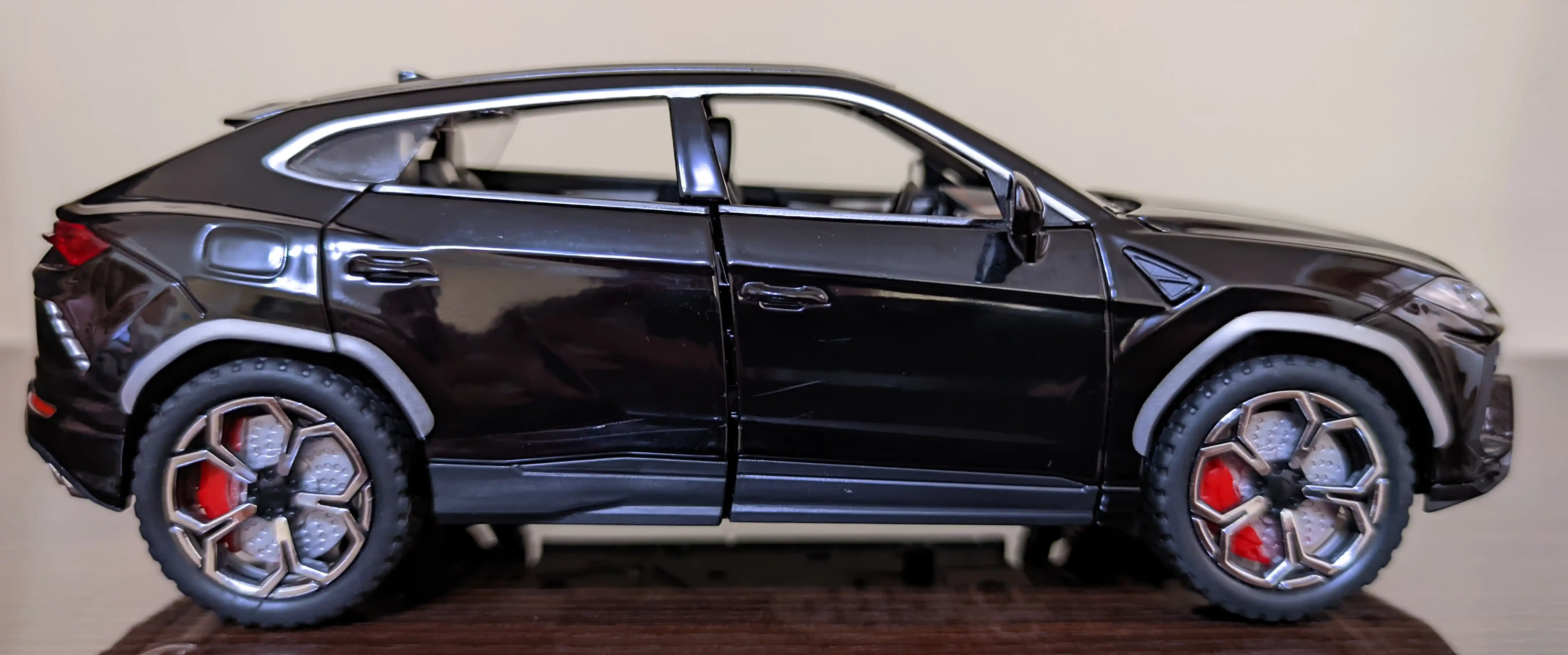 Metall mashinasi, 1:24, Lamborghini Urus, 21 sm, inertial, svet, ovoz bilan