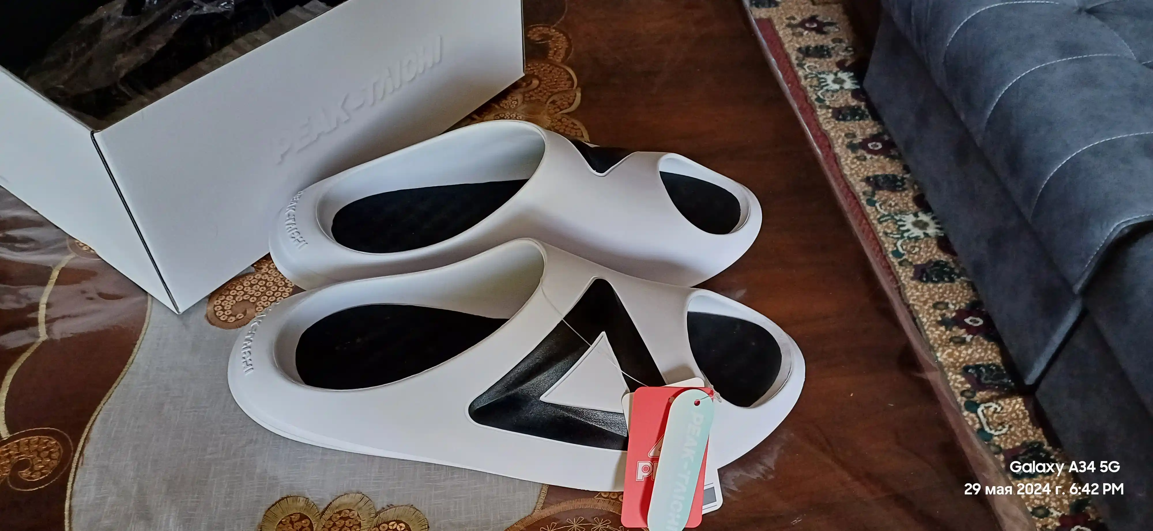 Taichi texnologiyasiga ega PEAK SPORT  taglik shippaklari