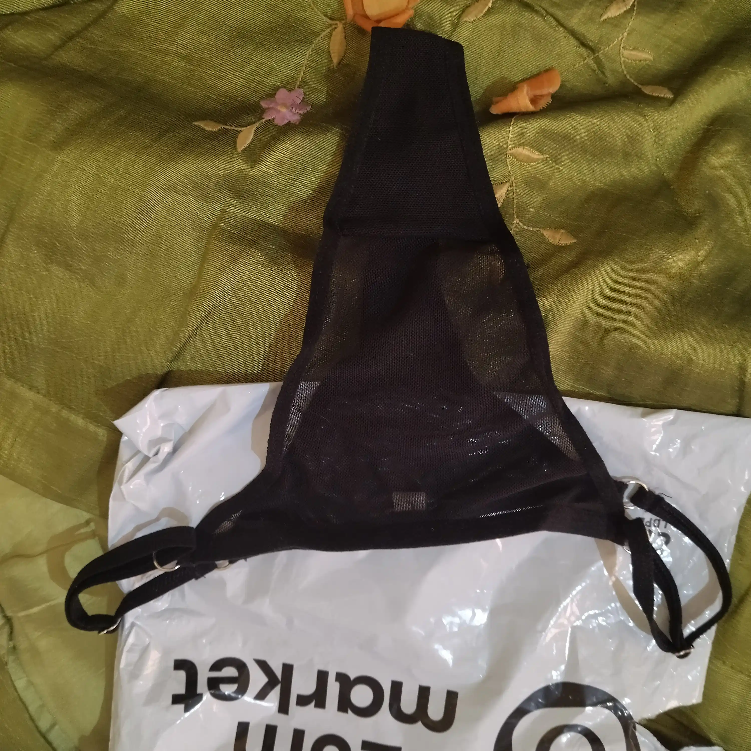 Ayollar trusiklari, shaffof