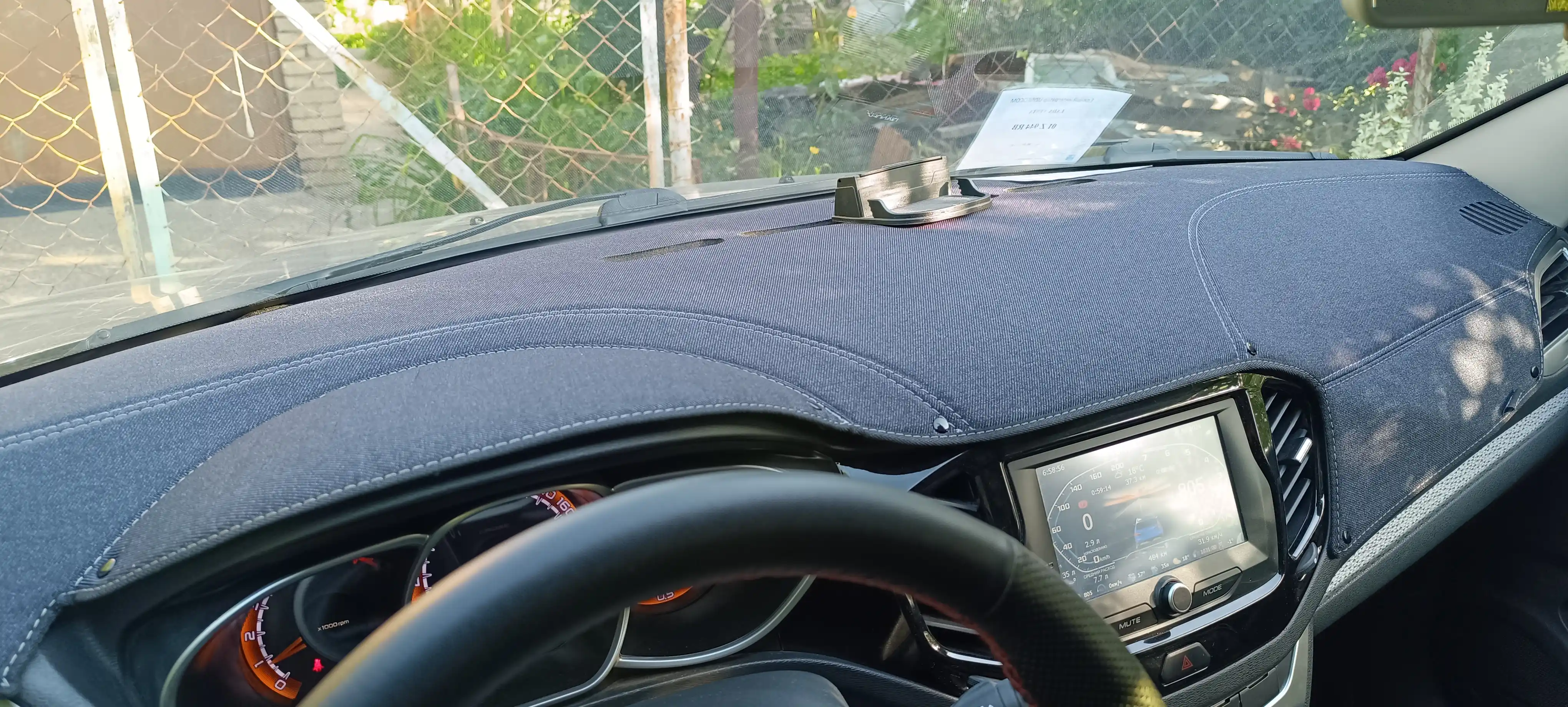 Tarpedkaga chexol jinsi material LADA. Kovrik torpedka uchun, paneli uchun gilamcha