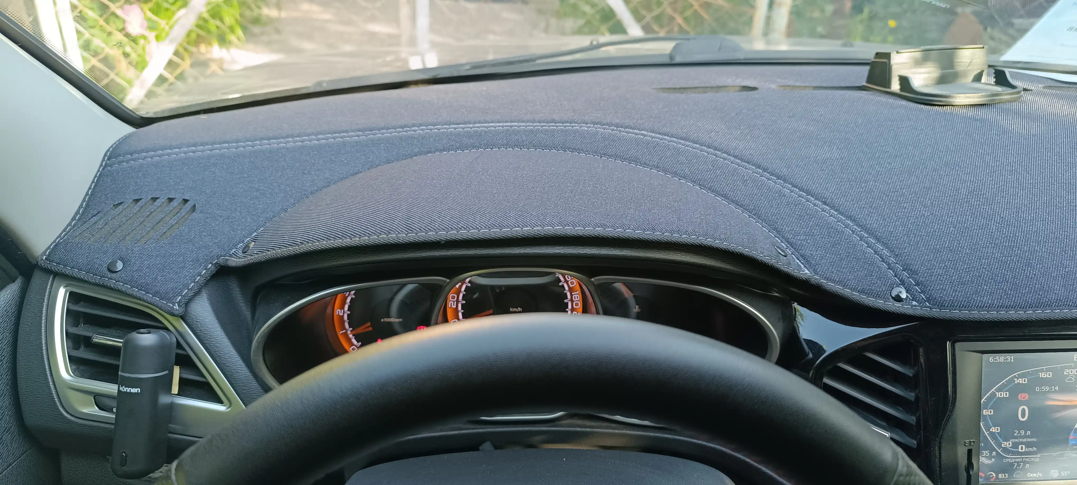 Tarpedkaga chexol jinsi material LADA. Kovrik torpedka uchun, paneli uchun gilamcha