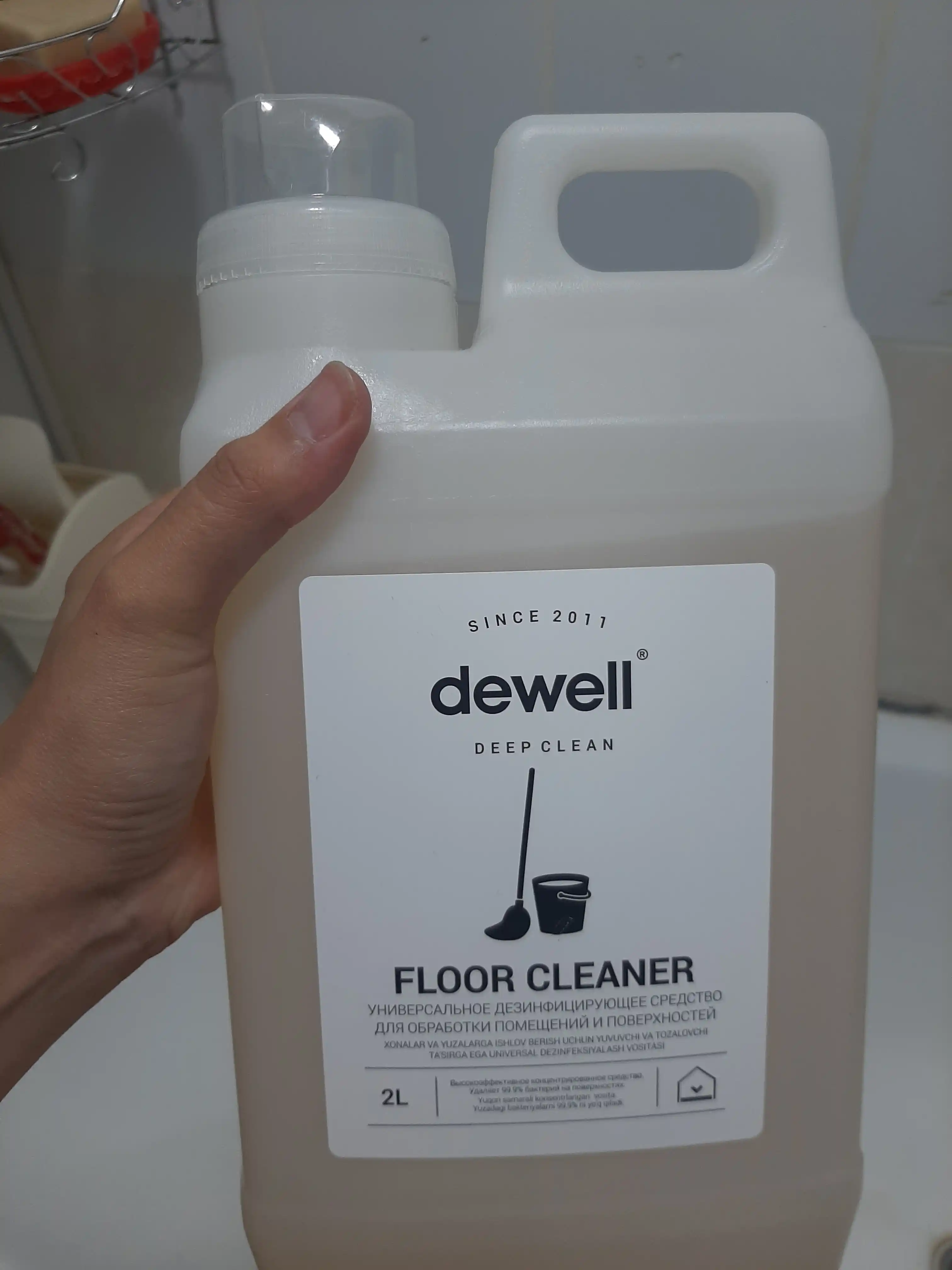 Дезинфицирующее средство для обработки помещений Dewell Floor Cleaner, 2 л