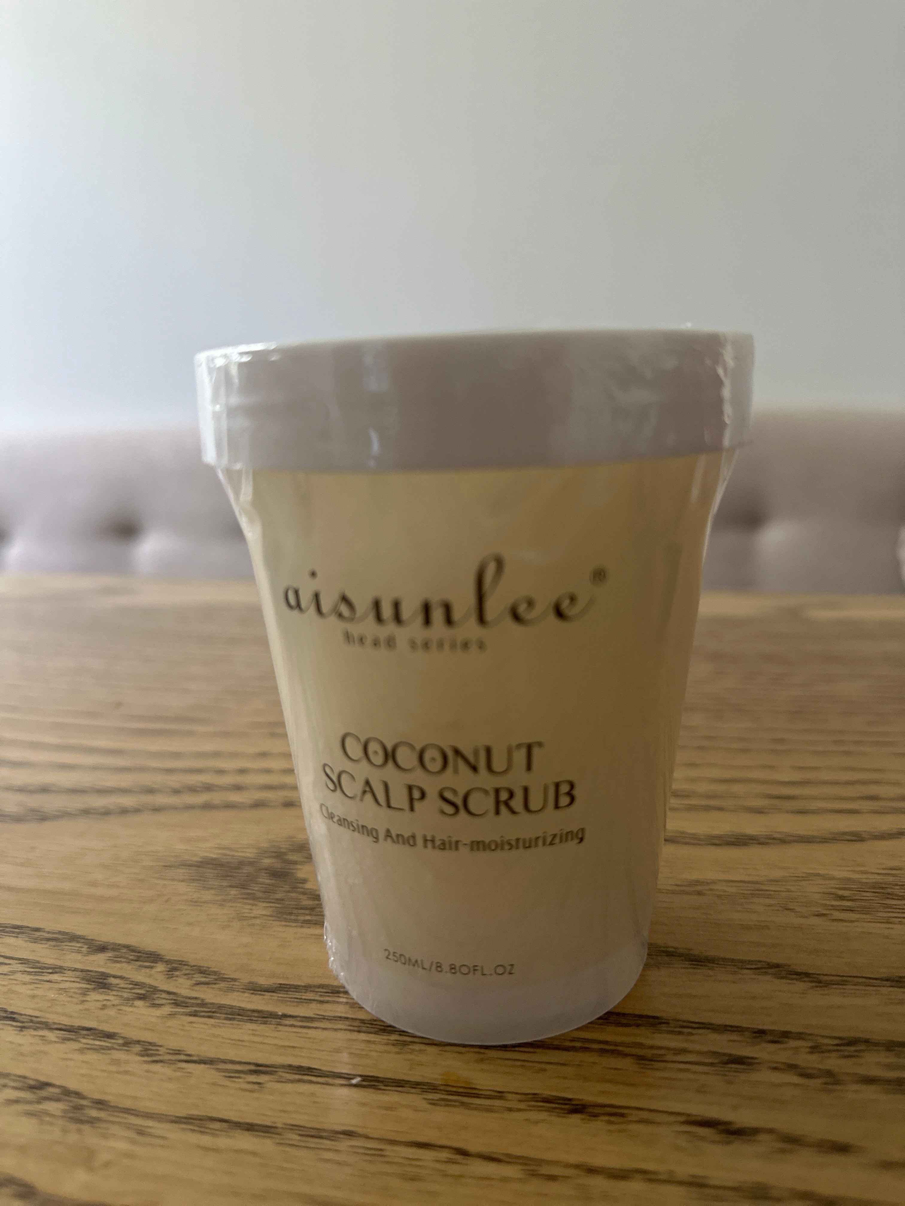 Aisunlee Coconut Scalp Scrub — dengiz tuzi bilan tozalovchi shampun-skrab, 250 ml