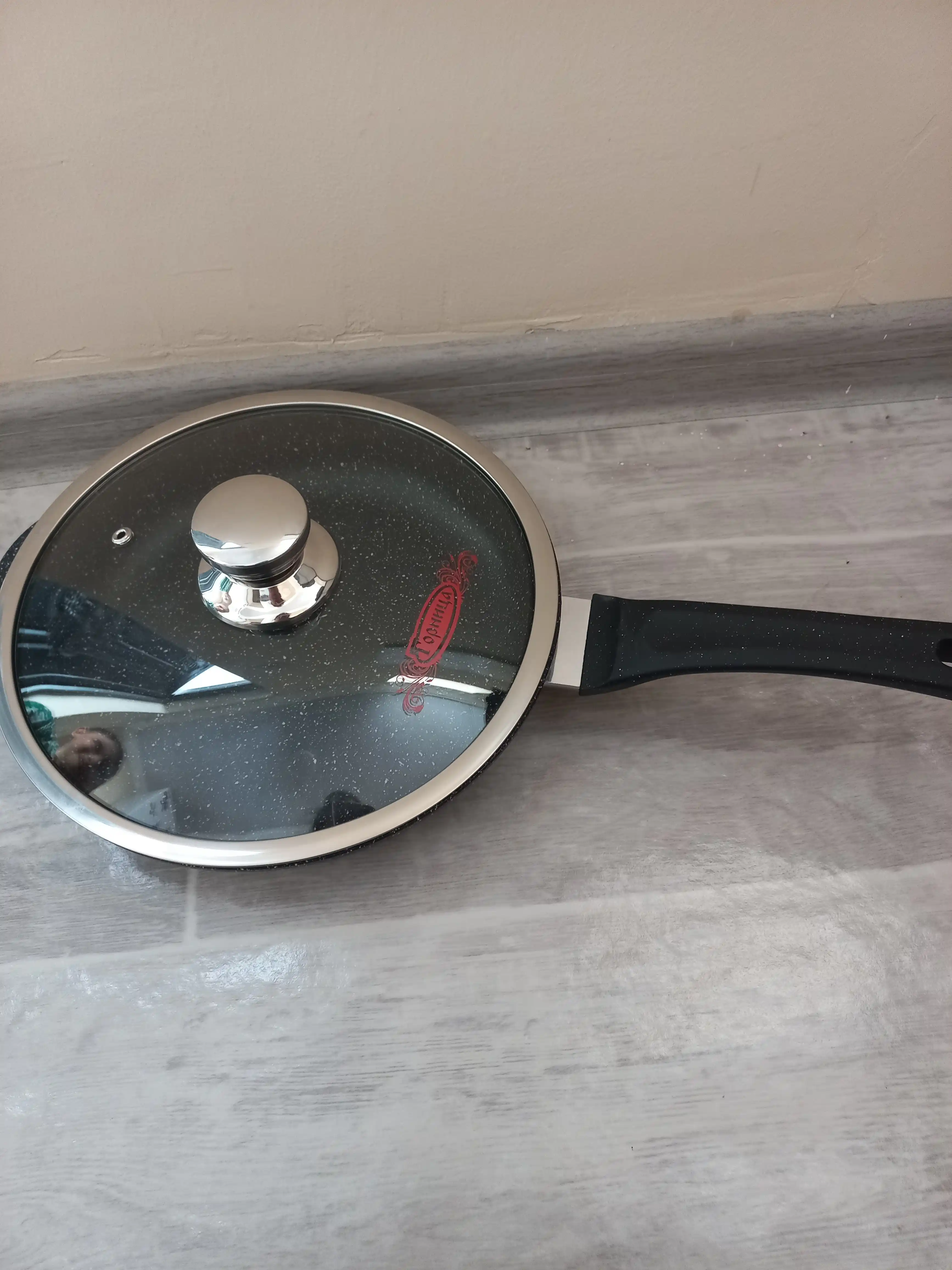 Tova Gornitsa, o'rtacha chuqur, shisha qopqoq, yopishmaydigan qoplamali, 24, 26, 28 sm