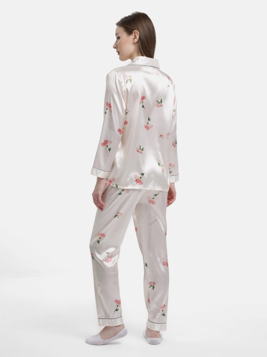 Ayollar uchun pijama to'plami