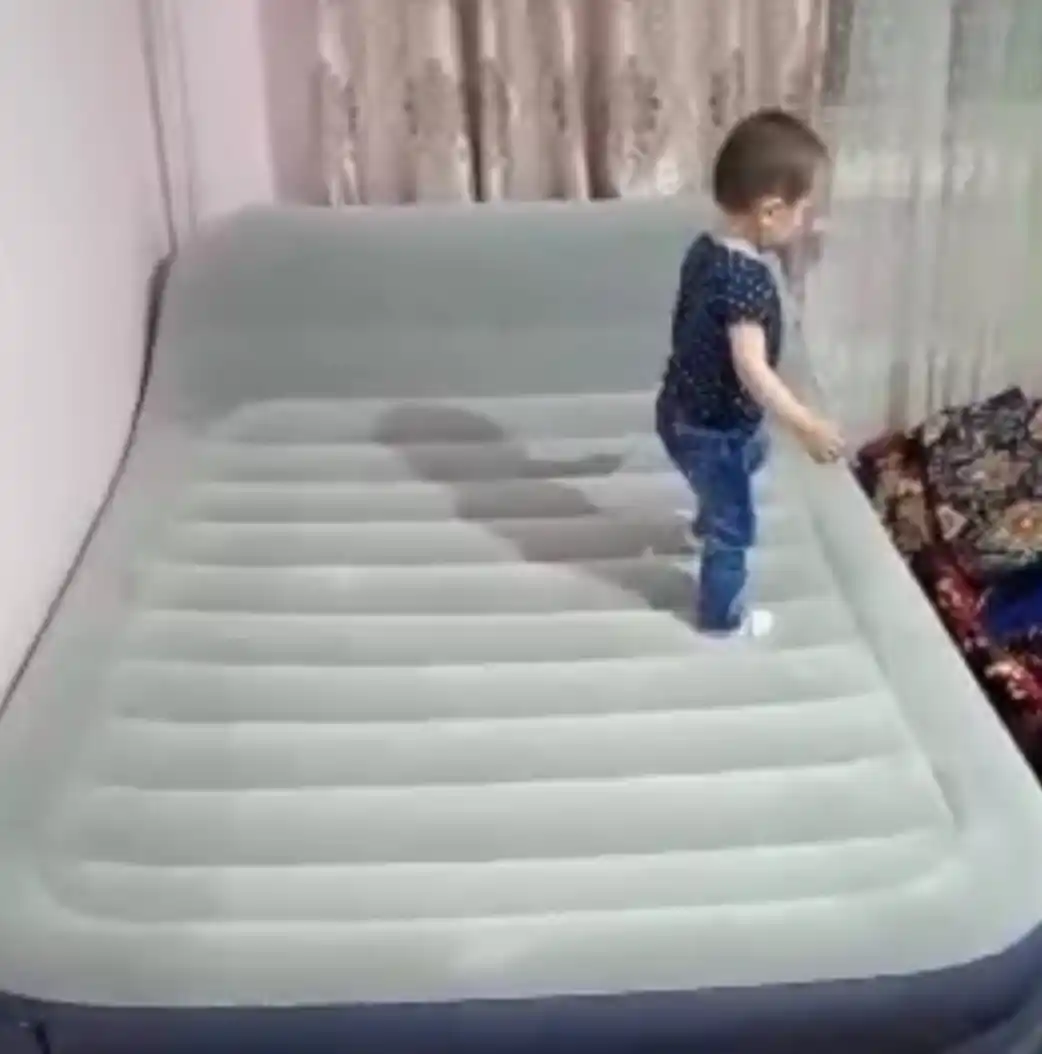 Надувная кровать Bestway 67923, 203 * 152 * 46/84 см, с изголовьем