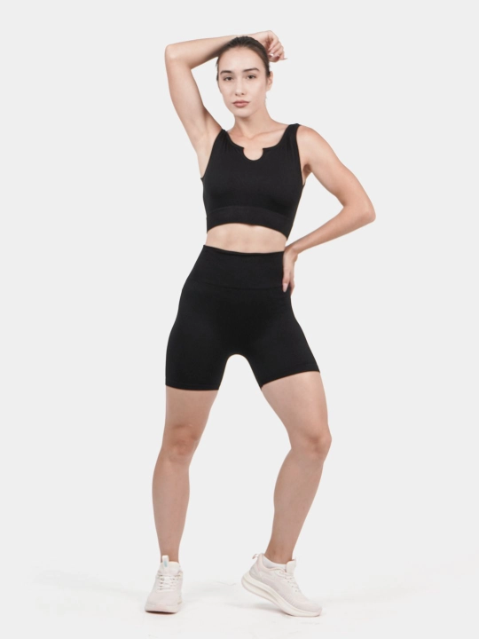 Ayollar sport kostyumi: 42-48 o'lchamdagi velosiped shorti va top