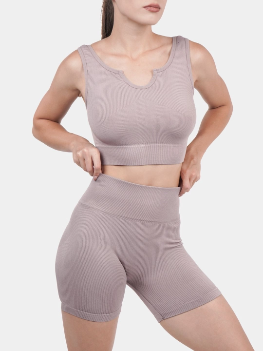 Ayollar sport kostyumi: 42-48 o'lchamdagi velosiped shorti va top