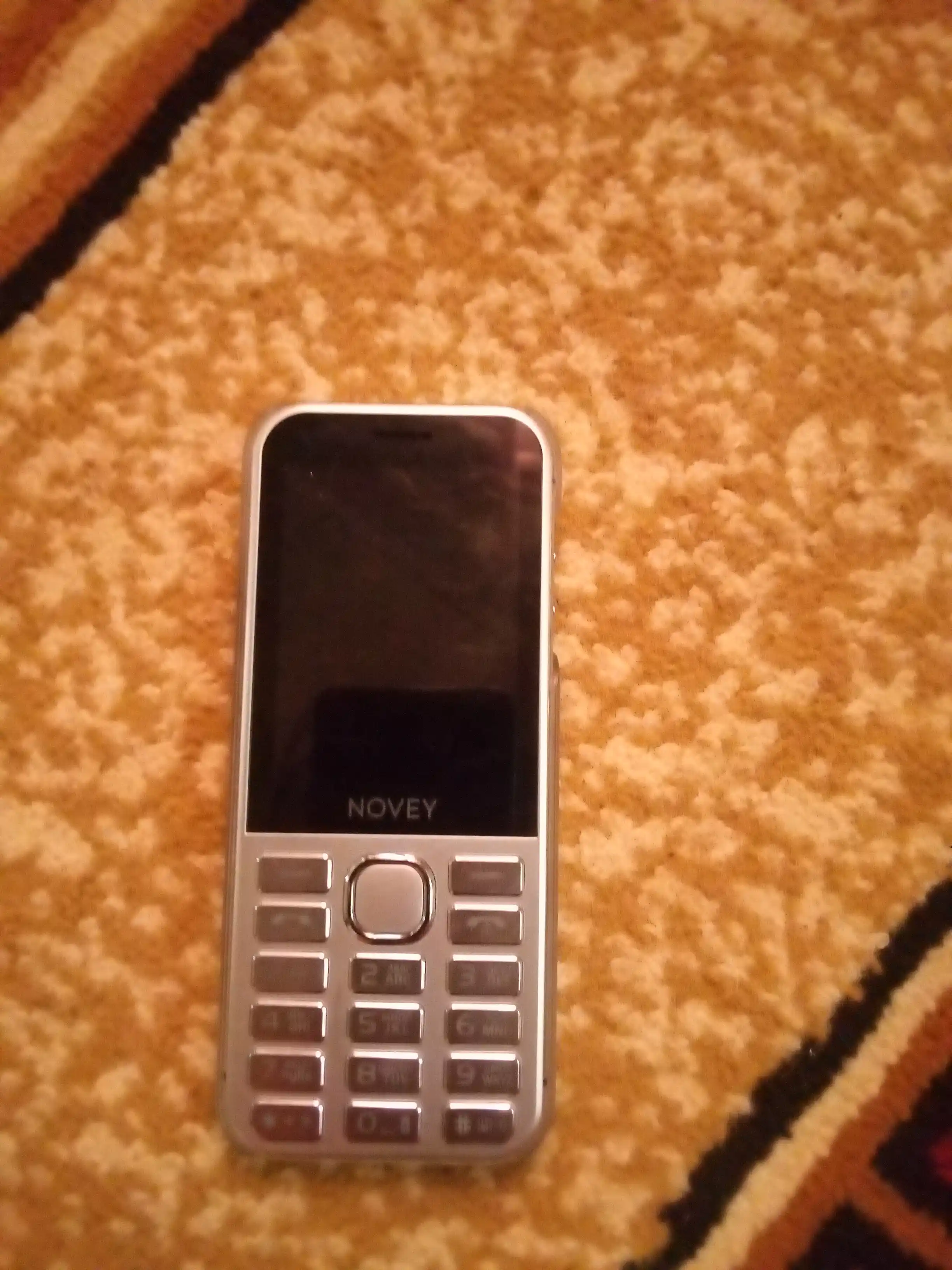 Novey S10 mobil telefon, knopkali, 2 SIM, kamera, metall korpus