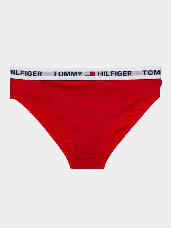 Plyaj kabinasida kliplarni tomosha qiling