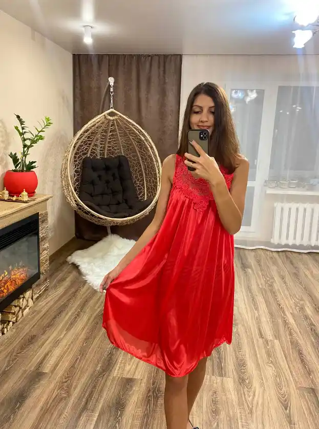 Sun’iy ipakdan to‘qilgan to‘rli tungi ko‘ylak, erkin bichimli, 46-52 o‘lcham
