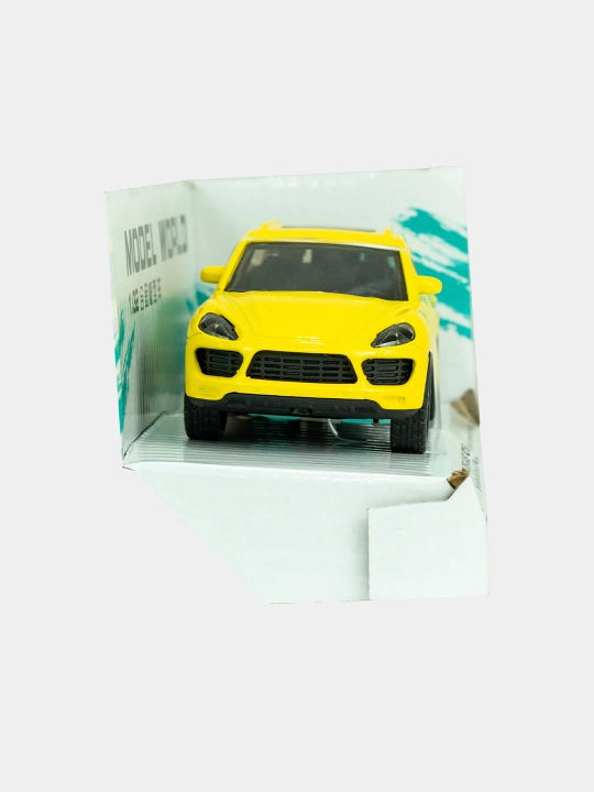 Игрушечный автомобиль