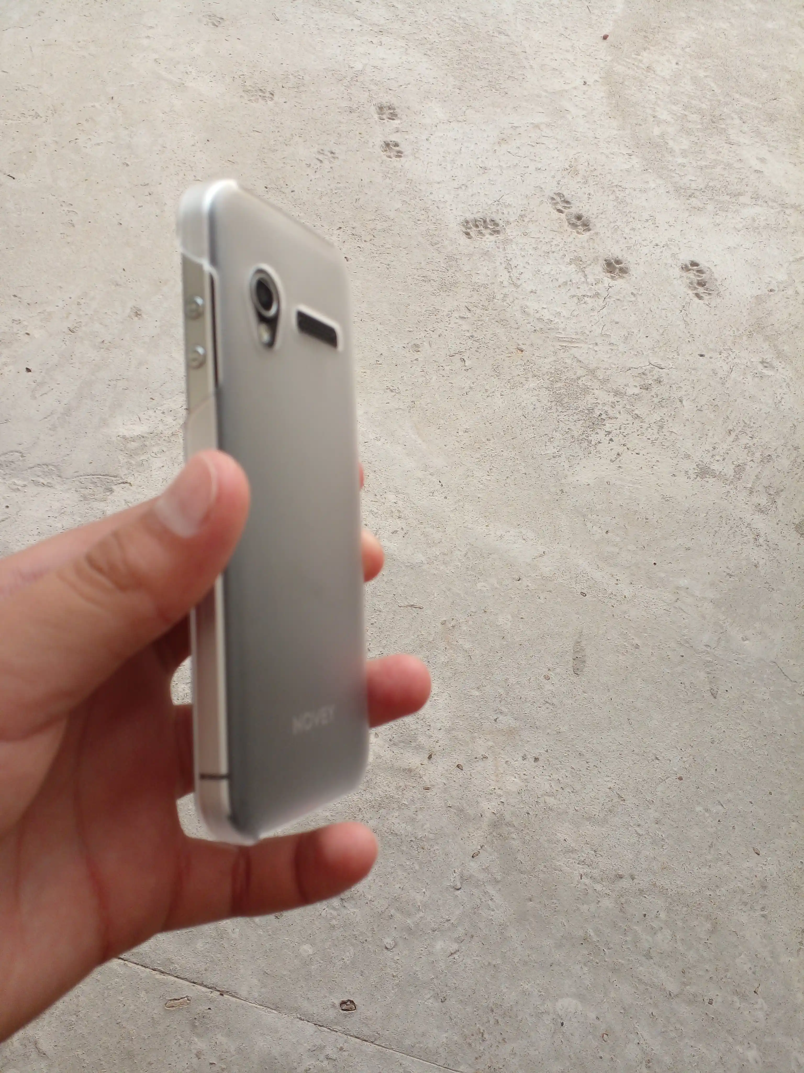 Novey S10 mobil telefon, knopkali, 2 SIM, kamera, metall korpus