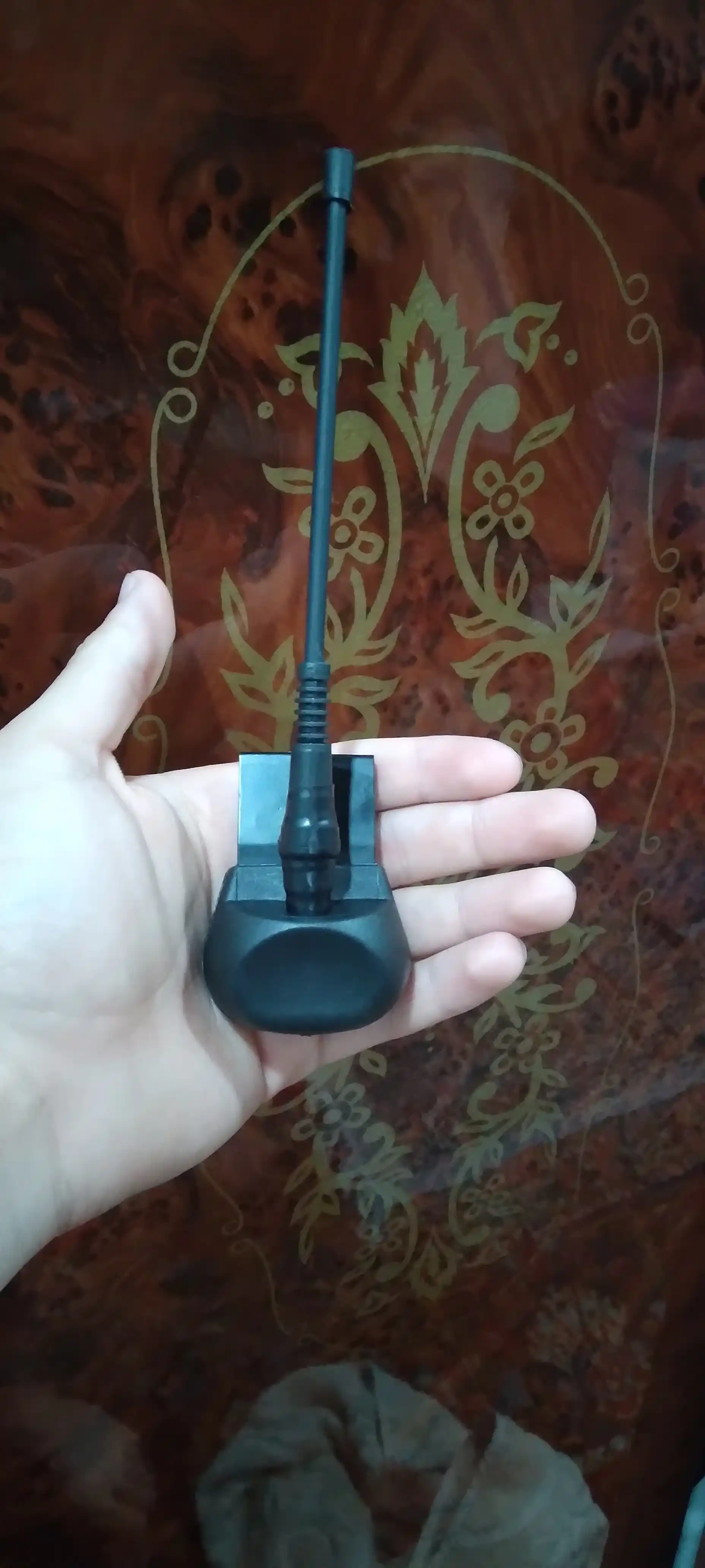 Avtomobil tomiga antenna