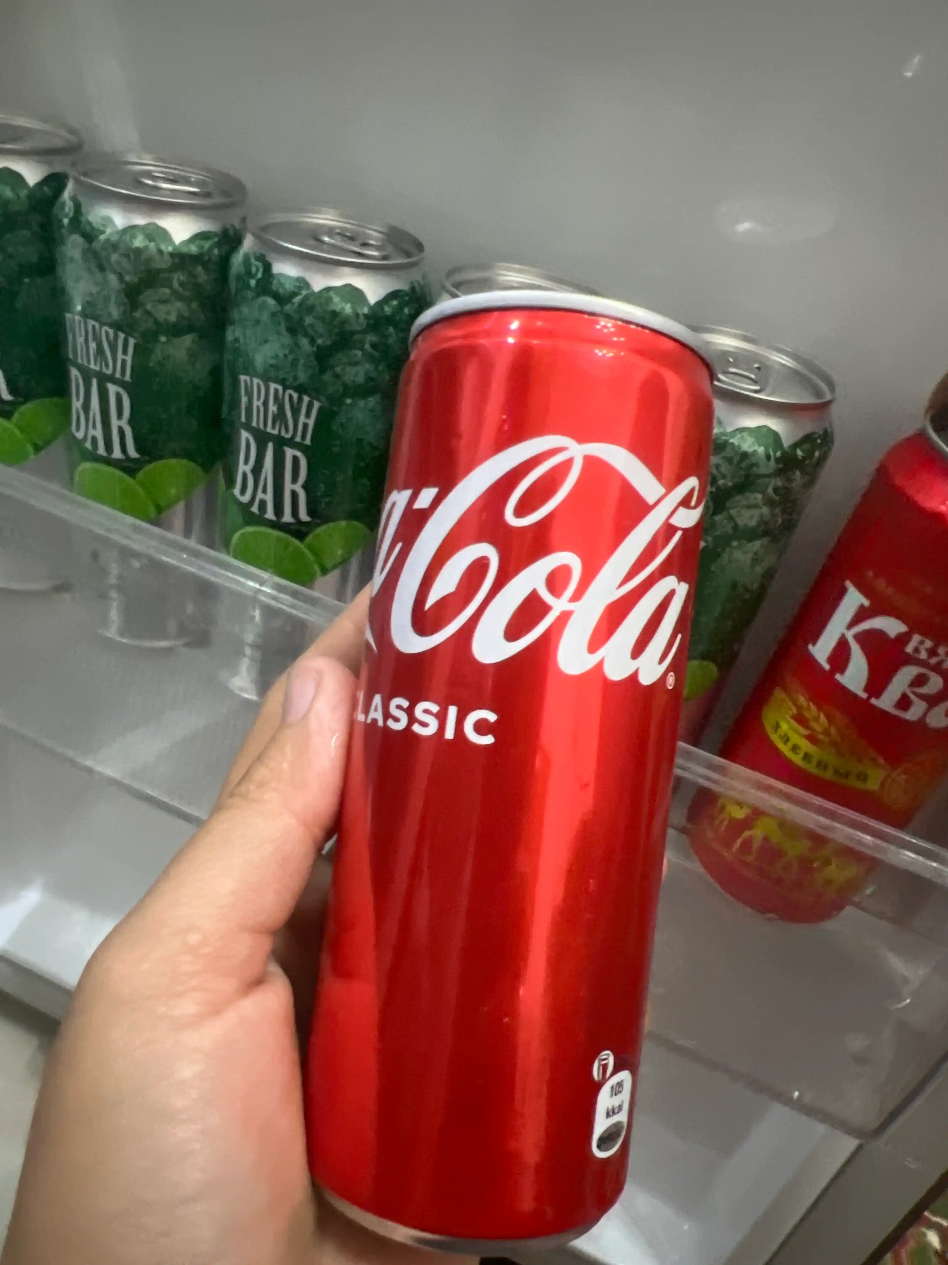 Gazlangan ichimlik Coca - Cola ichimligi, 250 ml, temir banka