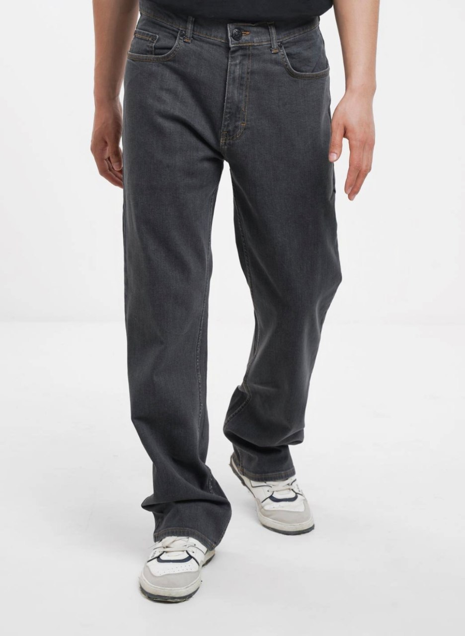 Ayollar oyoqlarini yaqindan korish